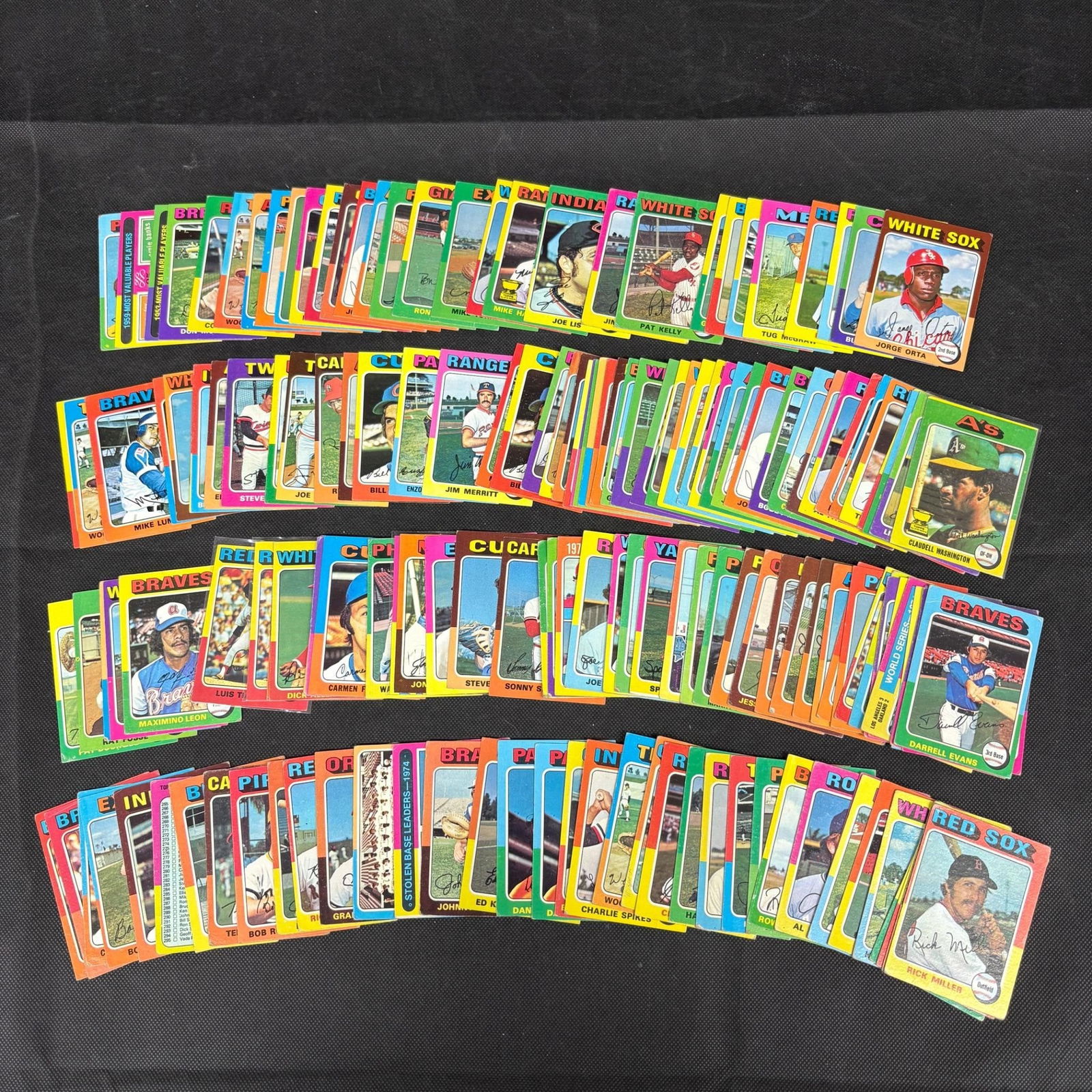 Large Lot 1975 topps baseball card singles (1 of 2)