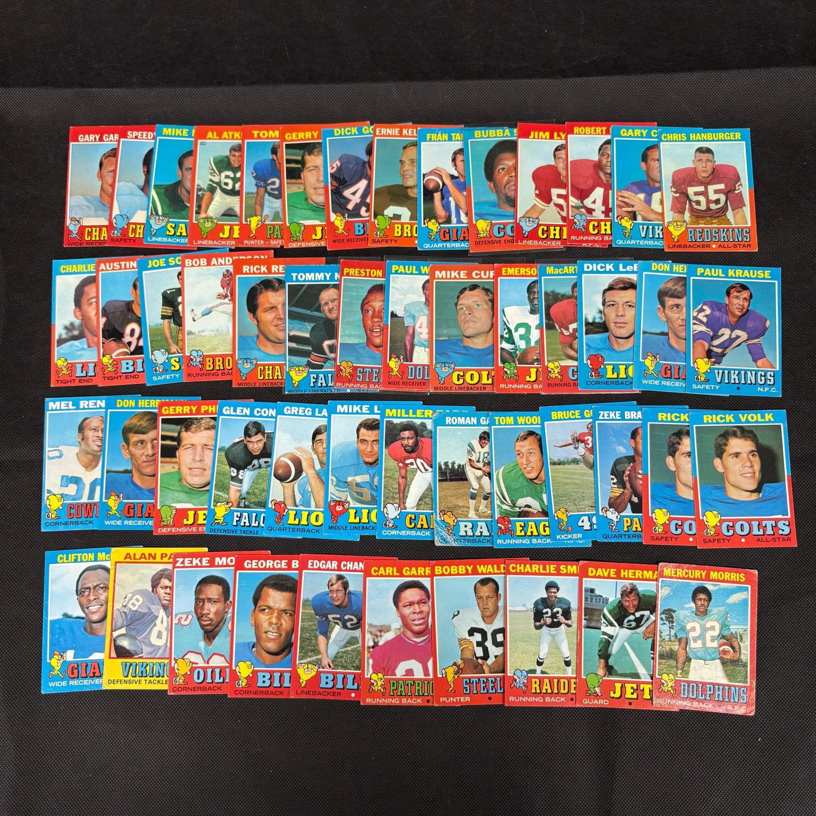 1971 Topps Football Mercury Morris RC: We ship in-house! We ship internationally. We also offer pick up and we offer a discount for cash payments. Please look at pictures carefully to determine what you believe are the condition of each lo