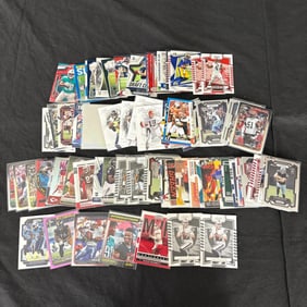 Modern Football Card Lot, Patrick Mahomes +