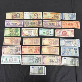 Large lot of Modern Foreign Currency Bank Notes