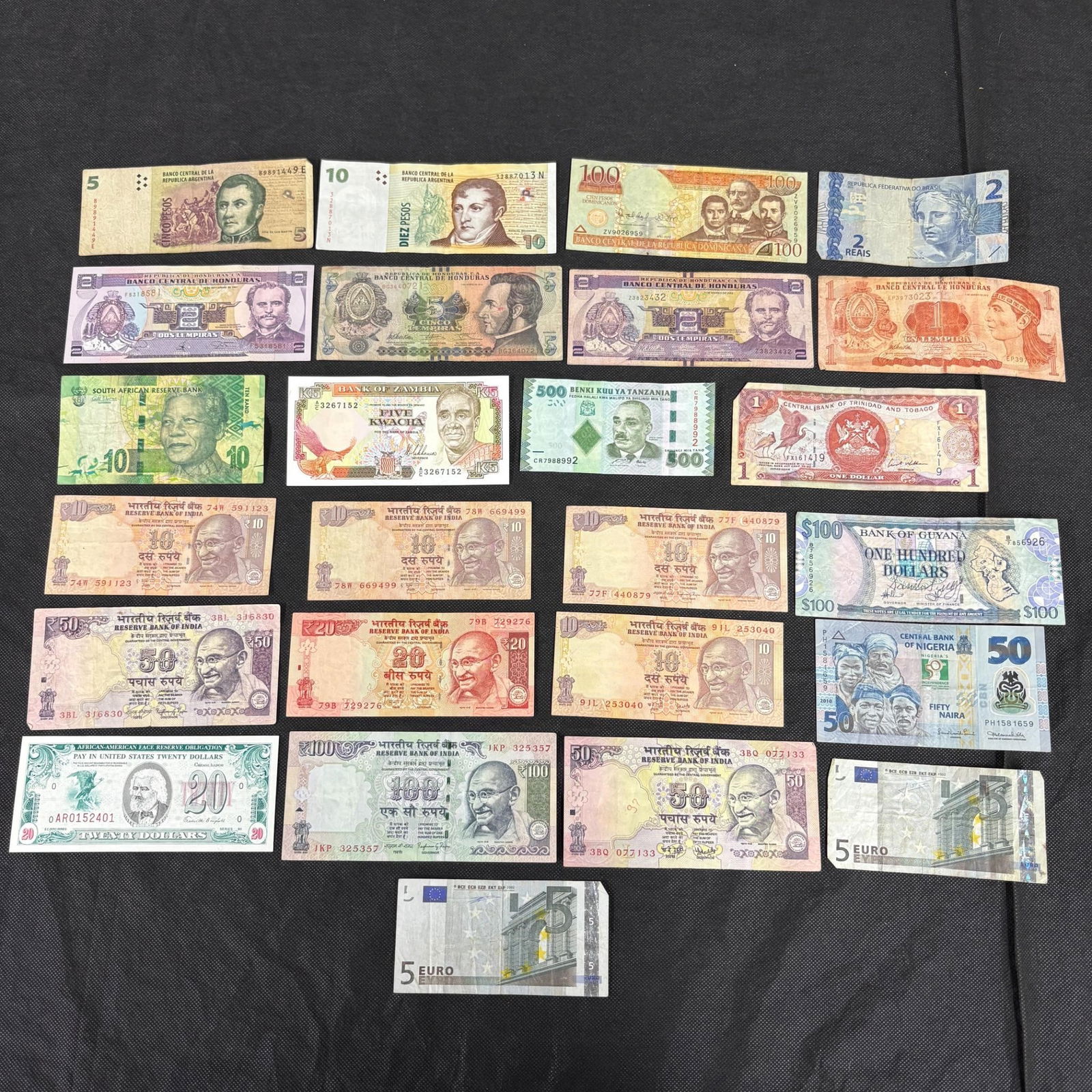 Large lot of Modern Foreign Currency Bank Notes (1 of 9)