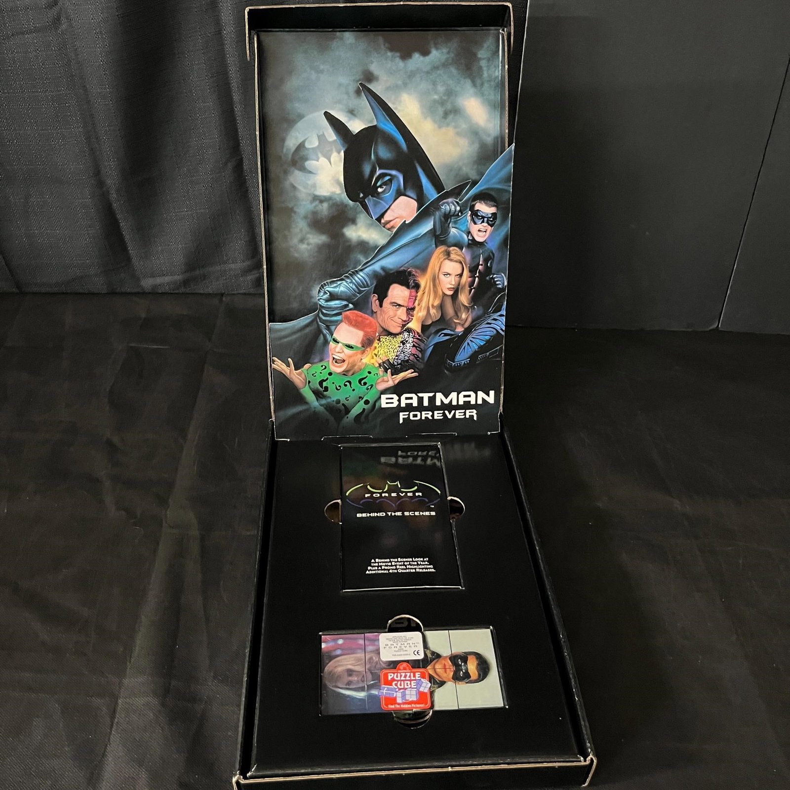 Batman Forever Dealer Promo Kit Complete: We ship in-house! We ship internationally. We also offer pick up and we offer a discount for cash payments. Please look at pictures carefully to determine what you believe are the condition of each lo