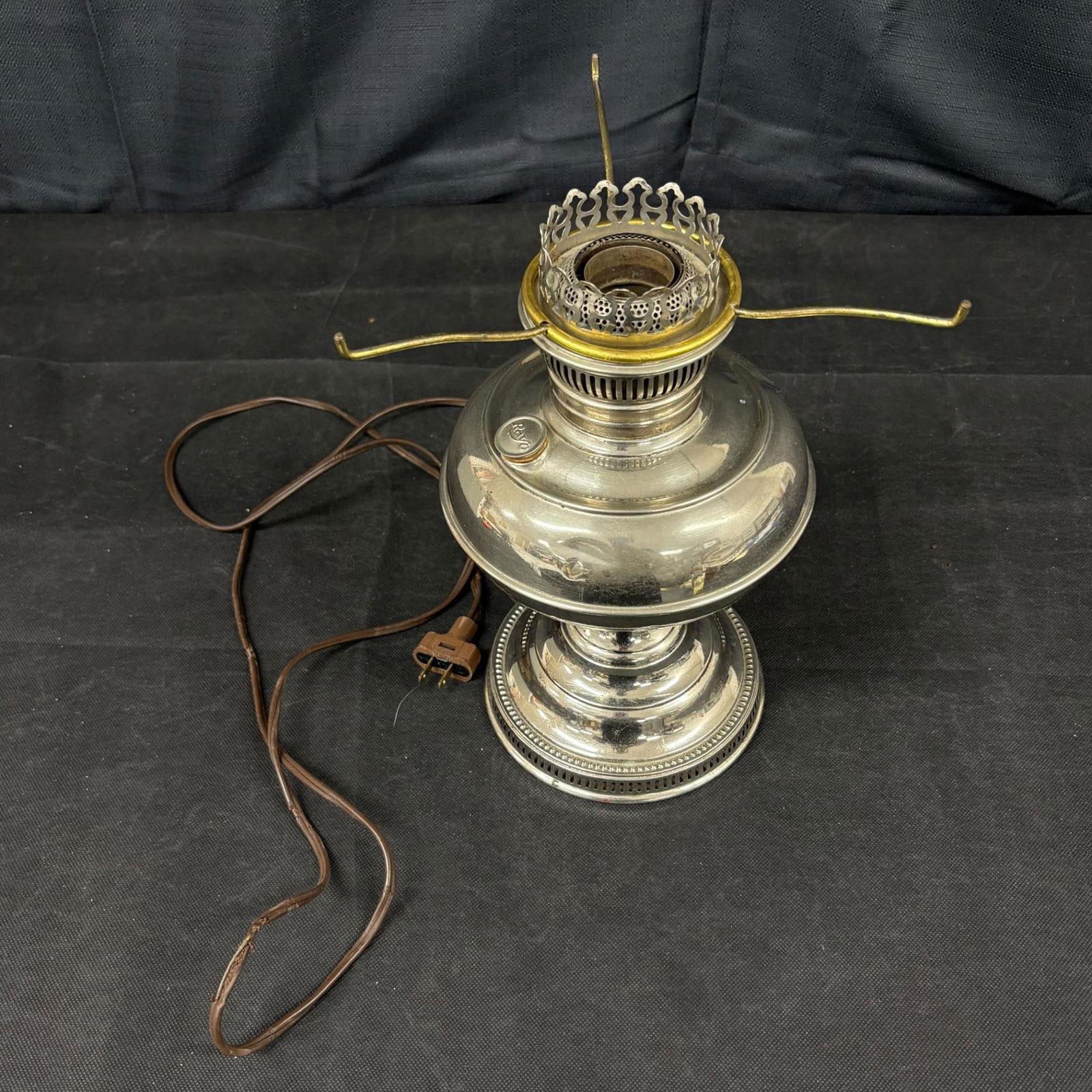 Rayo Antique Oil Lamp Converted to Electricity (1 of 4)