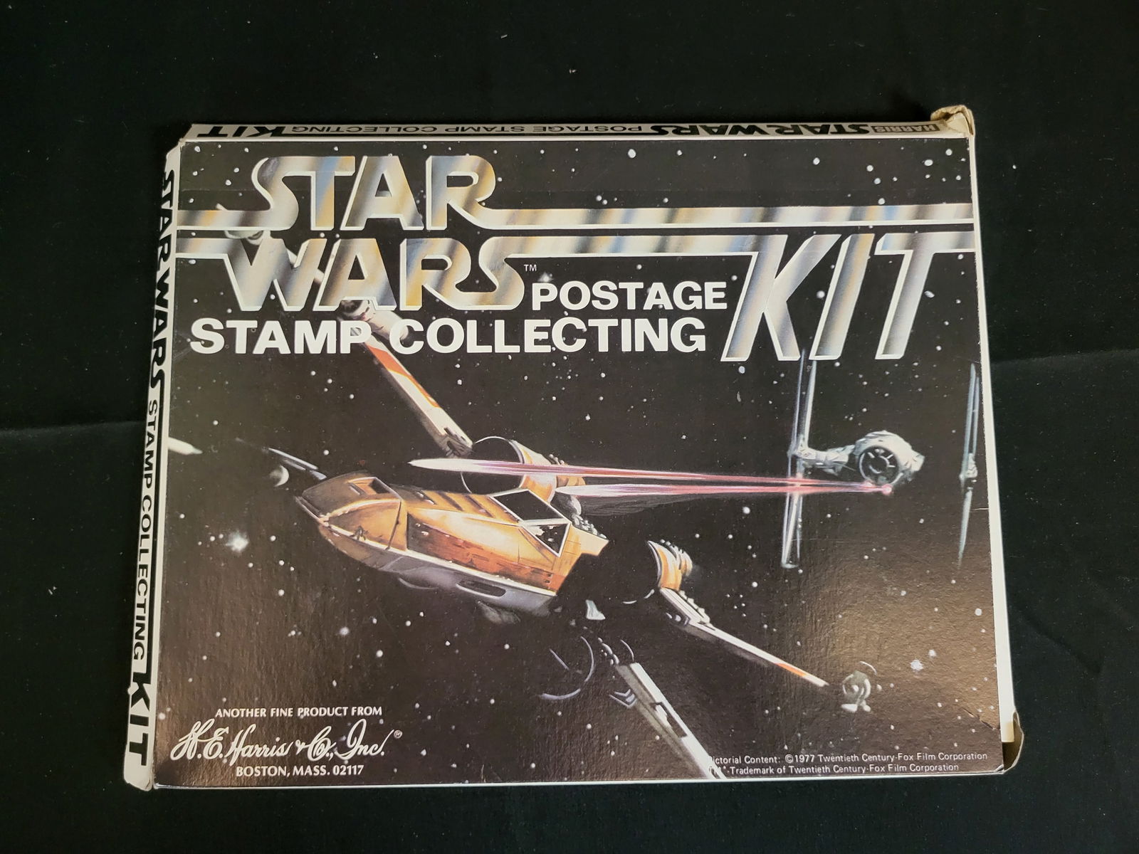 I00377 1977 H.E. Harris and Co. Star Wars Boxed Postage Stamp Collecting Kit (1 of 3)