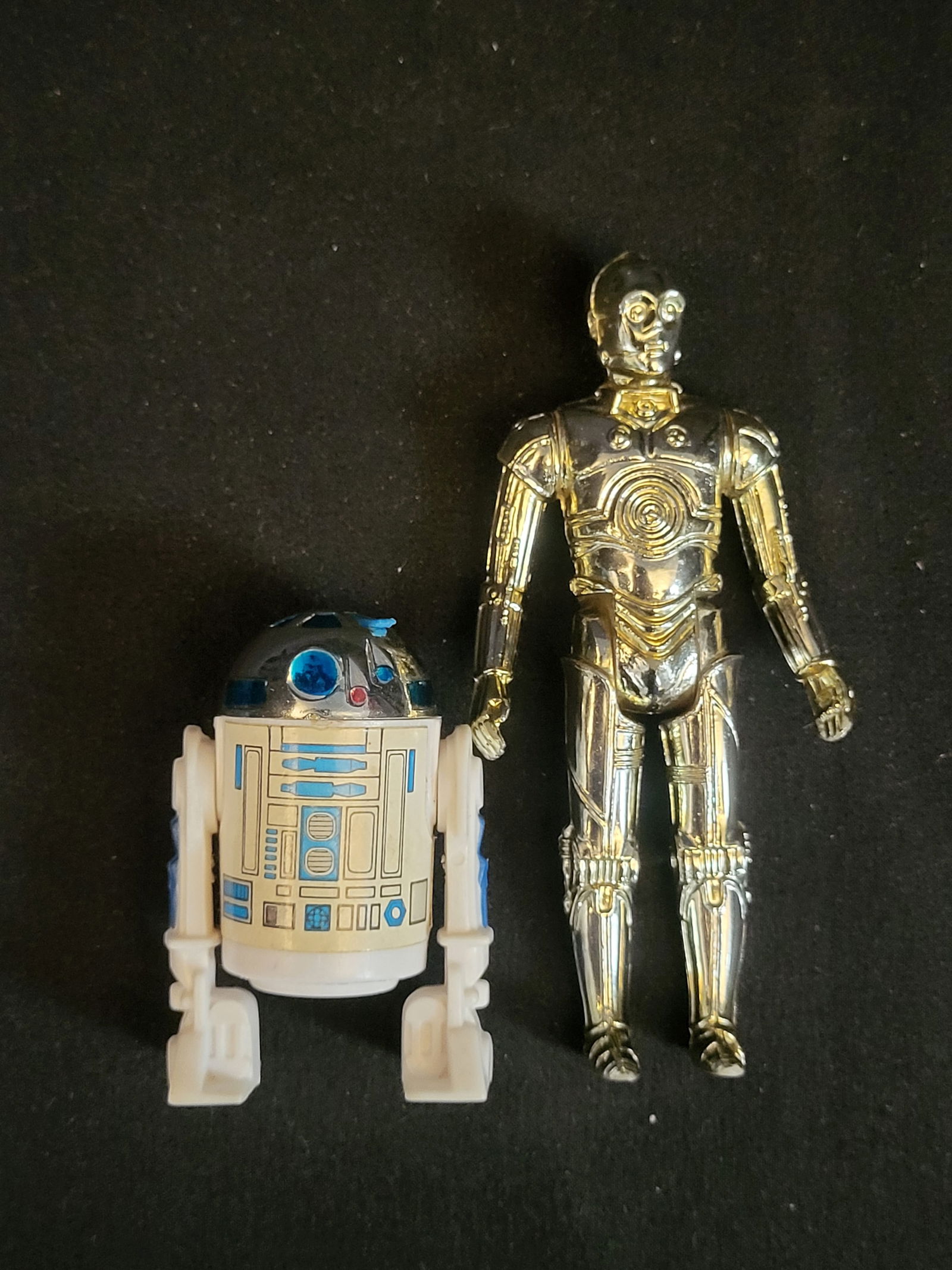 I00372 A Pair of Vintage Kenner Star Wars Action Figures, C-3PO and R2-D2 (1 of 2)