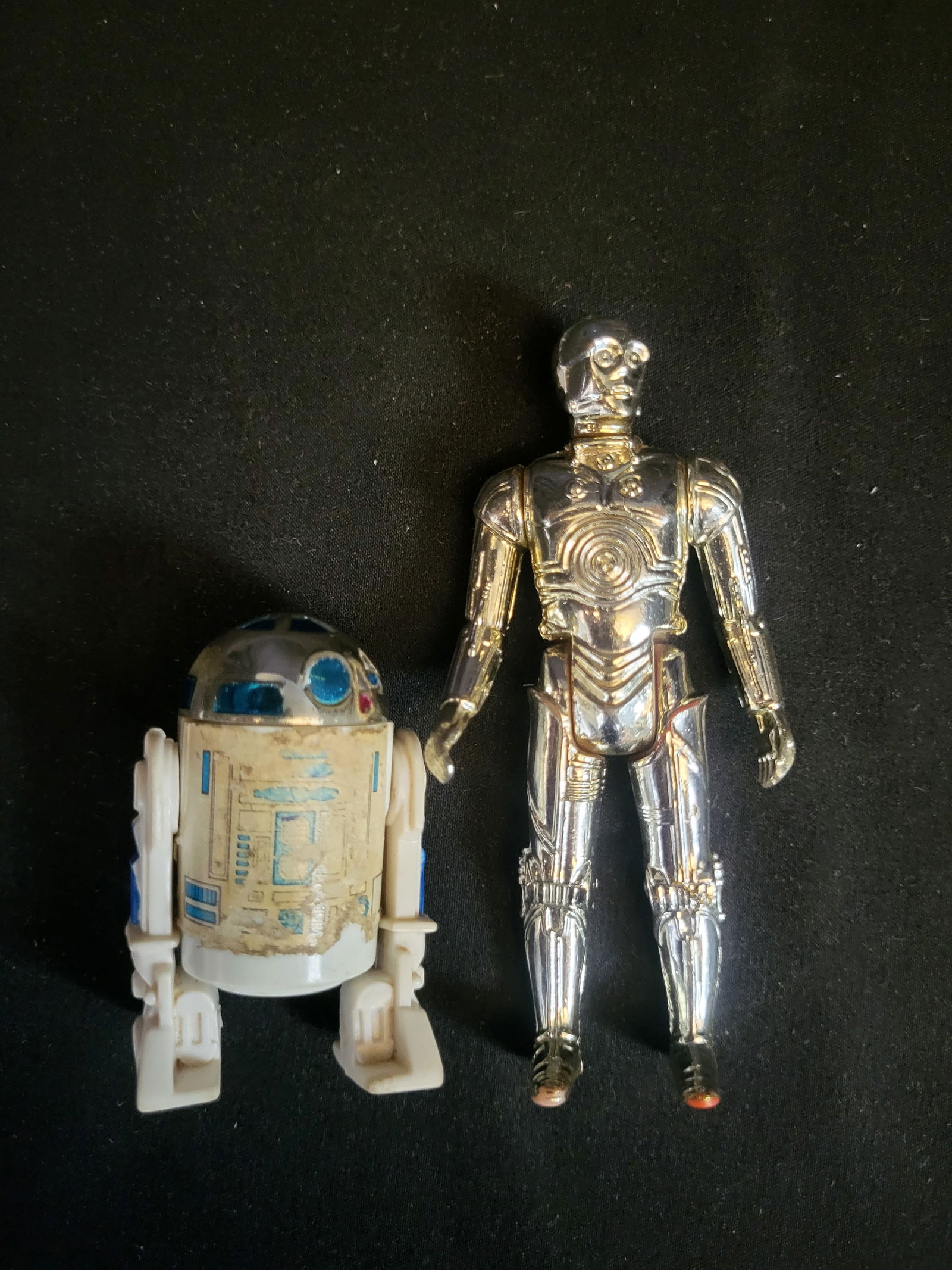 I00373 Two Kenner Star Wars Vintage Action Figures, C-3PO and R2-D2 (1 of 2)