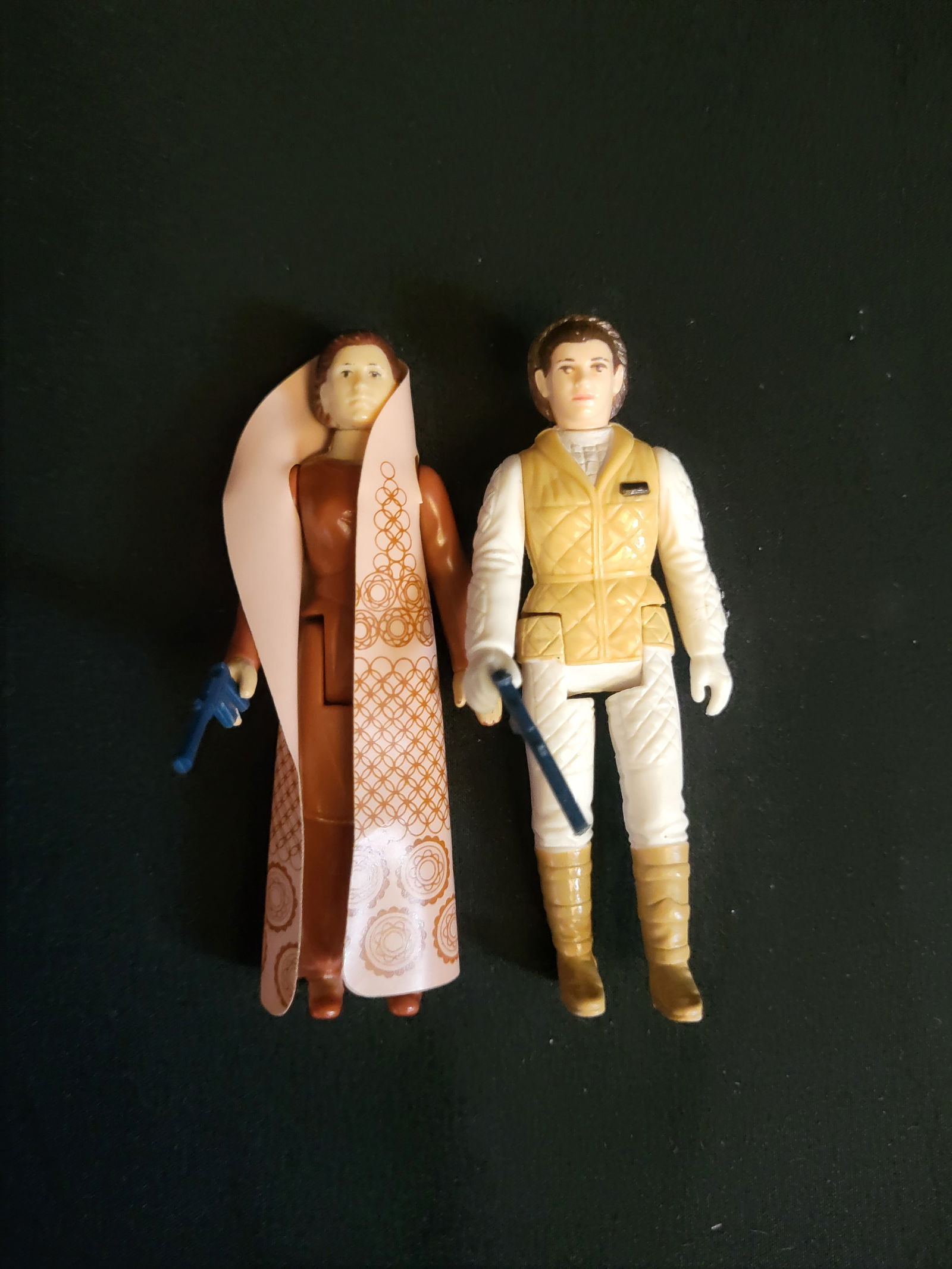 I00375 A Pair of Kenner Star Wars Princess Leia Organa Action Figures (1 of 3)