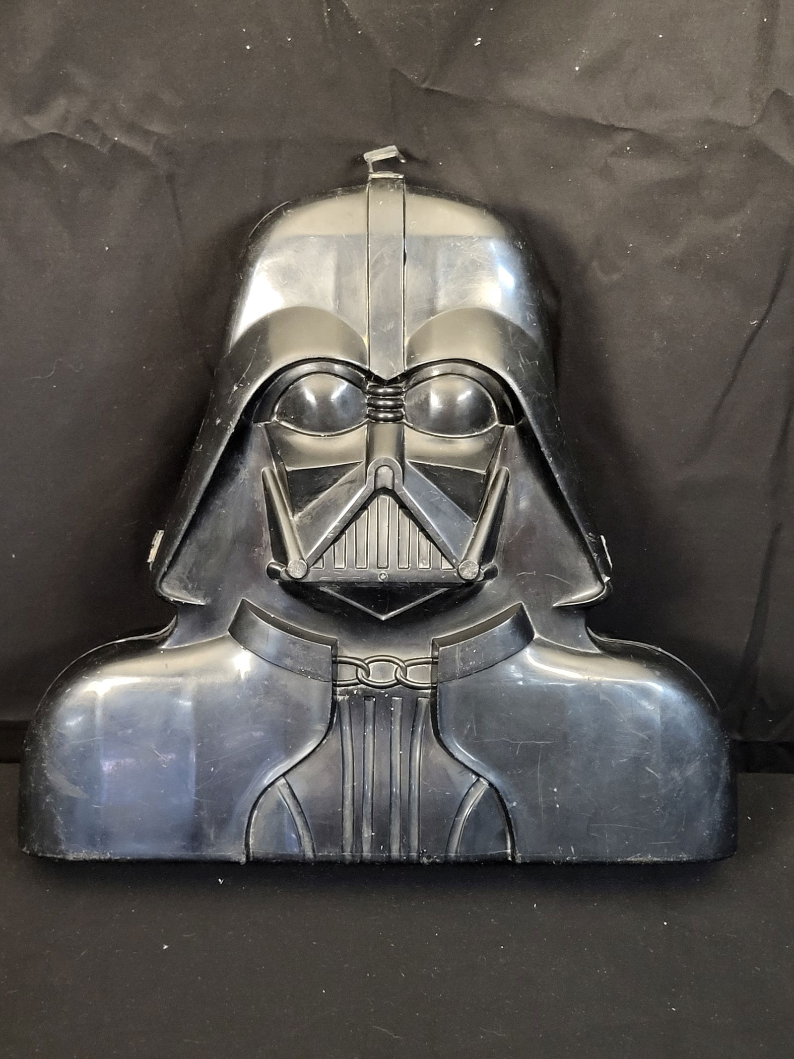 I00436 A Collection of a Vintage Kenner Star Wars Darth Vader Action Figure Carrying Case and Action (1 of 7)