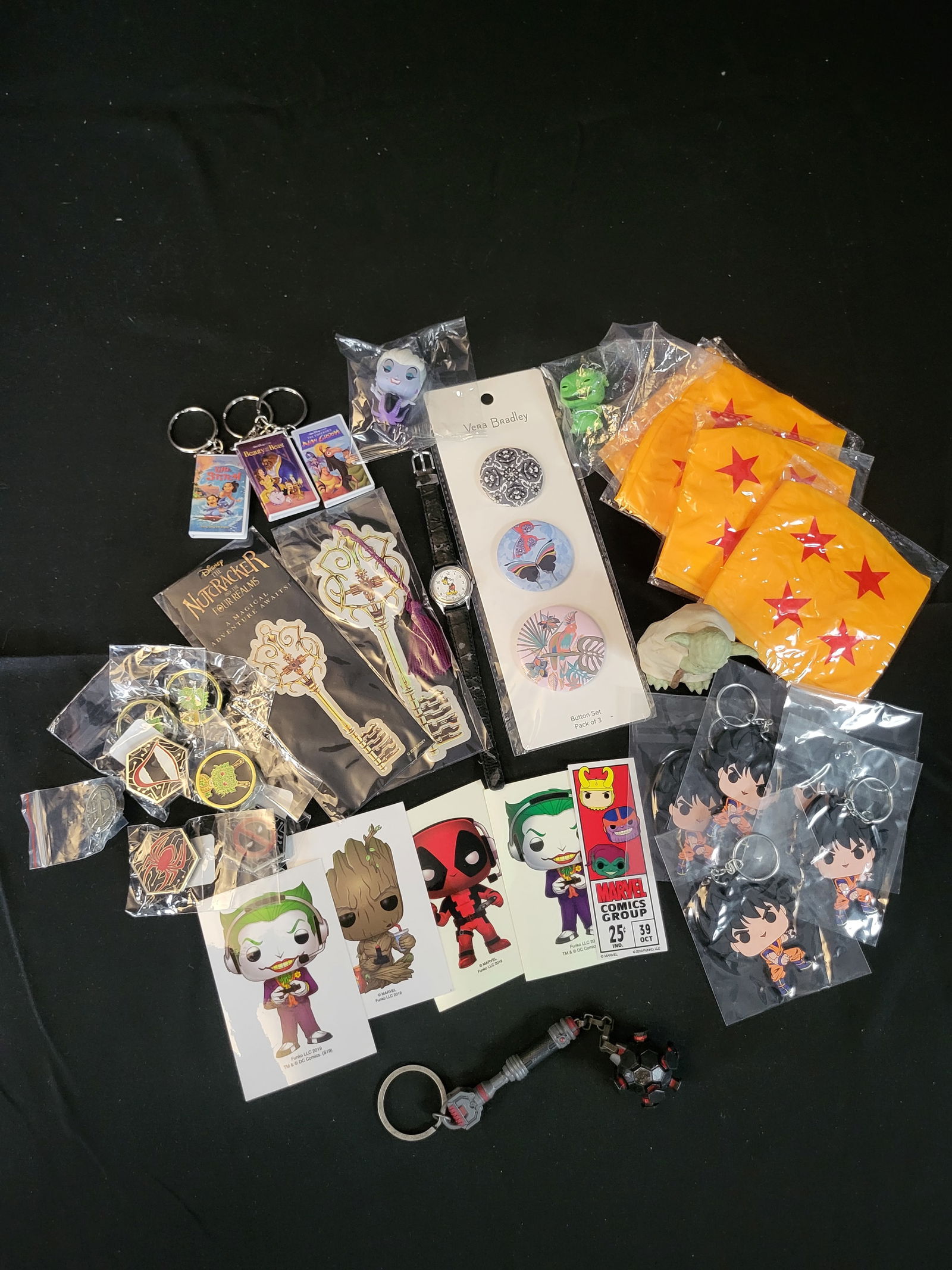 I00127 A Collection of Contemporary Pop Culture Memorabilia and Novelties (1 of 7)