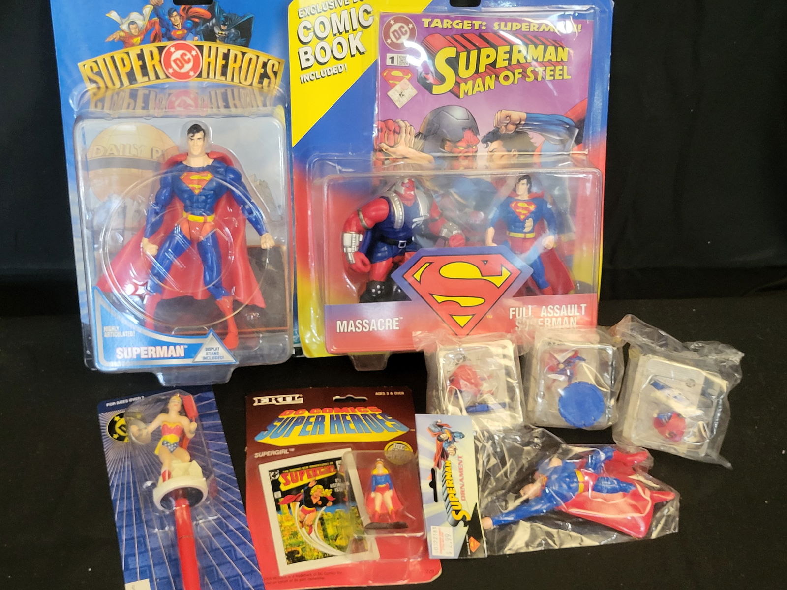 I00316 A Collection of Kenner and Hasbro DC Comics Superman Action Figures and Collectibles (1 of 3)