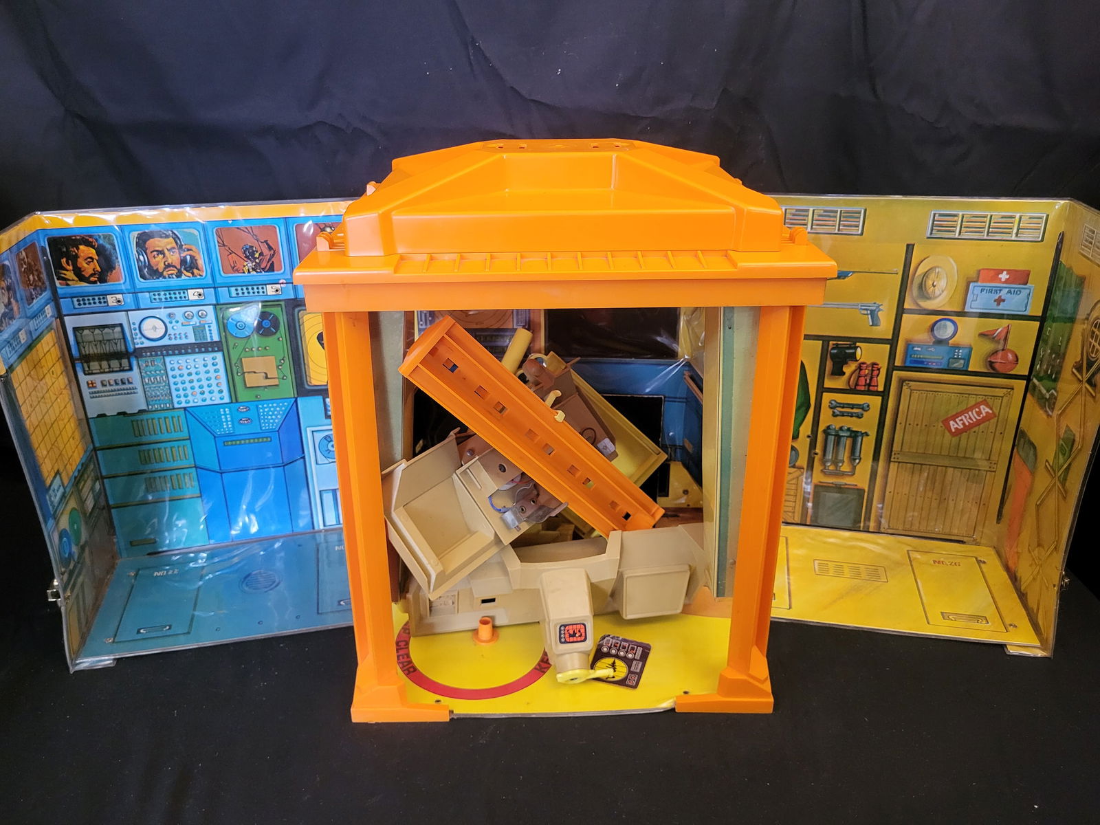 I00292 1972 Hasbro G.I. Joe Adventure Team Headquarters Playset with Original Box (1 of 8)