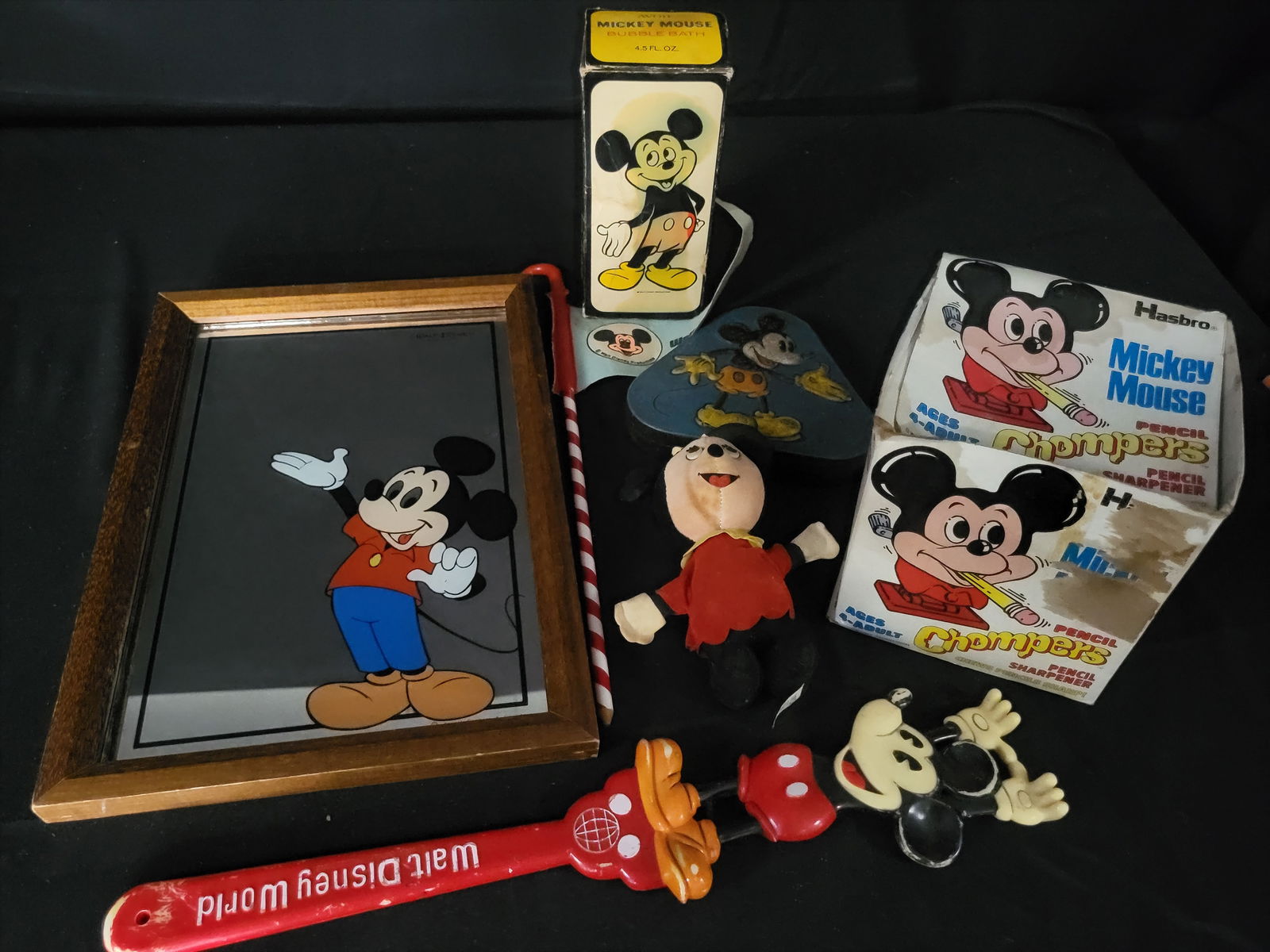I00203 A Collection of Vintage Walt Disney Productions Mickey Mouse Memorabilia (1 of 2)