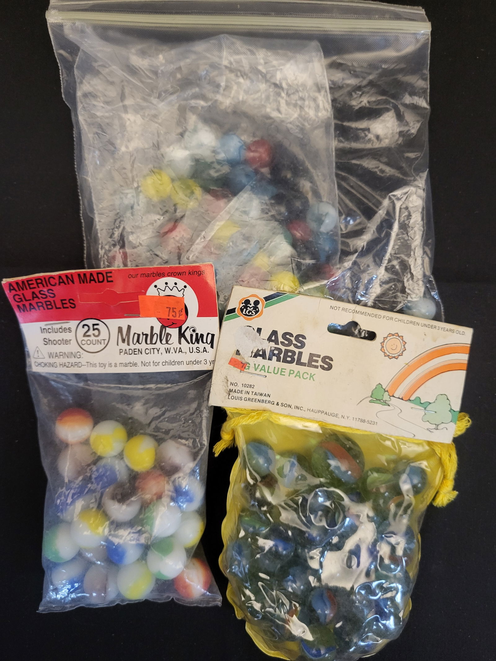 I00329 A Collection of Vintage Glass Marbles Including Marble King and Louis Greenberg and Son (1 of 4)