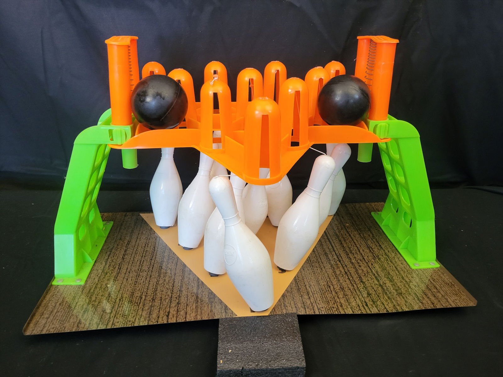 I00295 A Vintage Irwin Auto-Magnetic Pinspotter Bowling Game with Original Box (1 of 4)