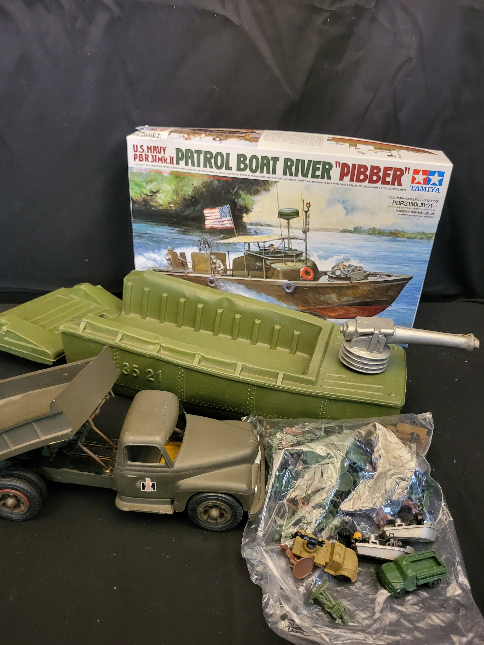 I00328 A Collection of Military Toys and a Tamiya 1/35 US Navy PBR 31 Mk.II Pibber Model Kit (1 of 5)