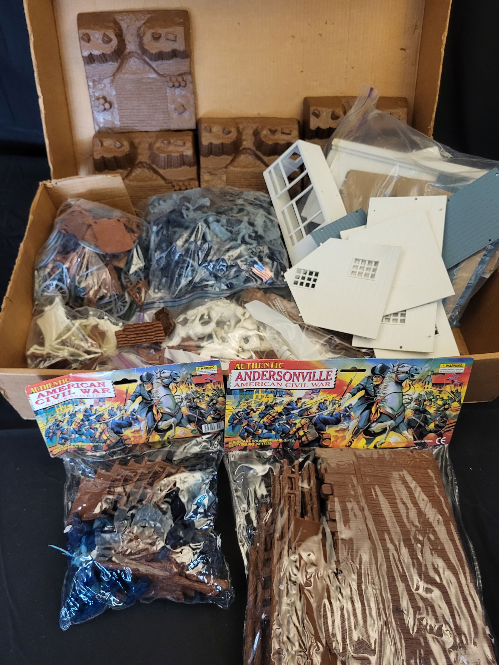 I00283 A Collection of Americana Souvenirs and Gifts American Civil War Plastic Toy Soldier Playsets (1 of 4)