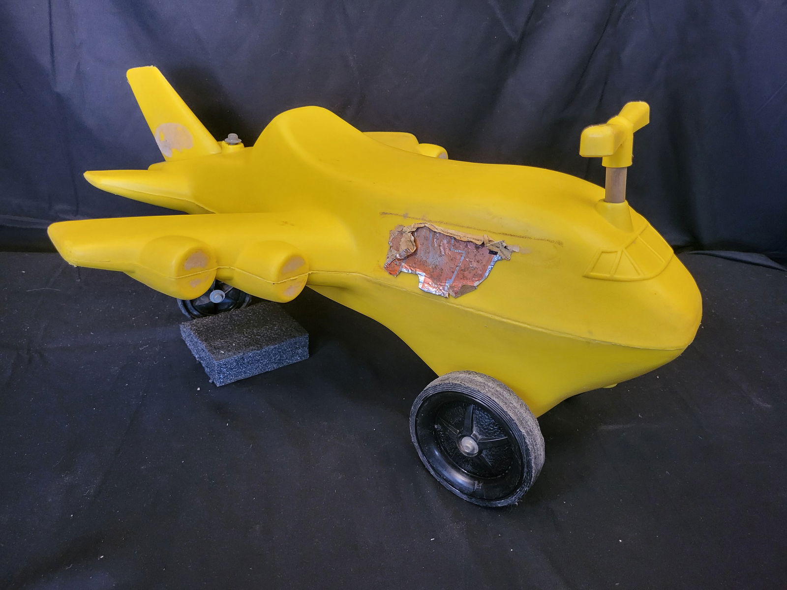 I00296 A Vintage Molded Plastic Ride-On Toy Airplane (1 of 3)