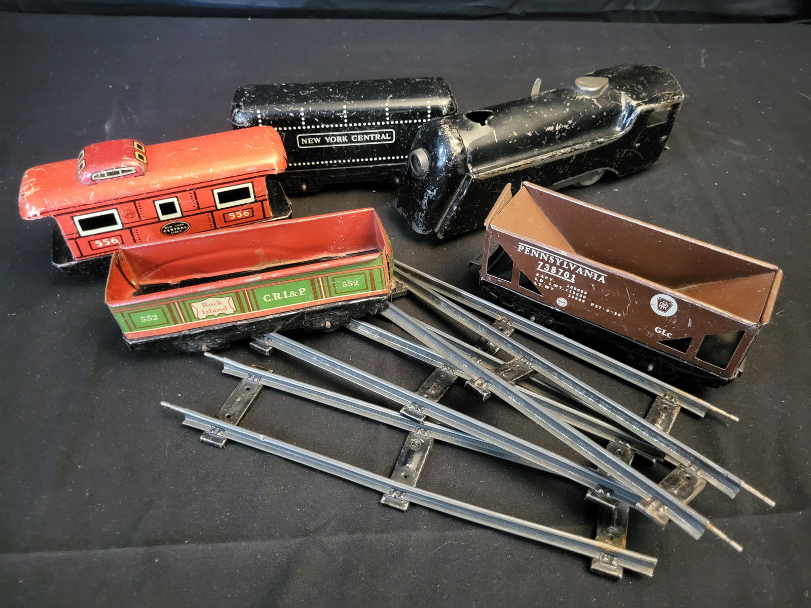 I00211 A Collection of Marx O-Gauge Commodore Vanderbilt Tinplate Train Components and Track (1 of 4)