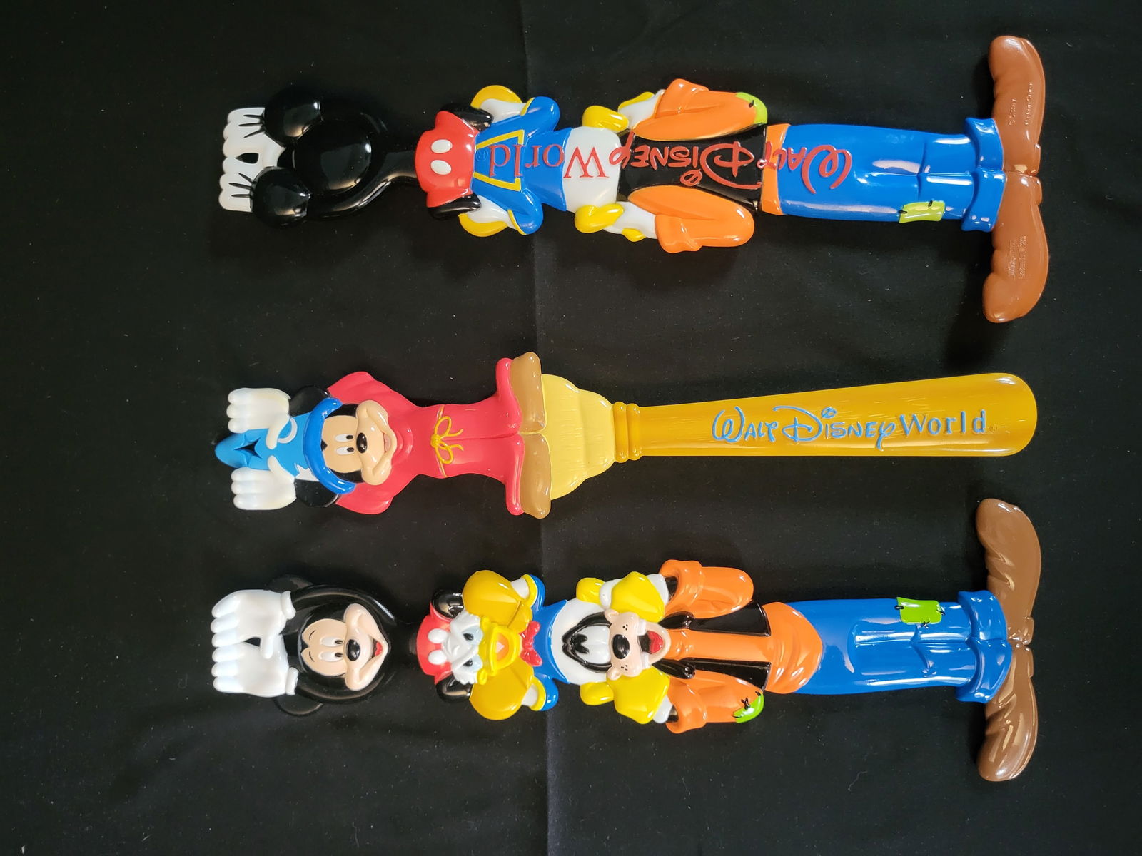 I00124 A Trio of Walt Disney World Souvenir Backscratcher and Shoehorn Grooming Tools (1 of 2)