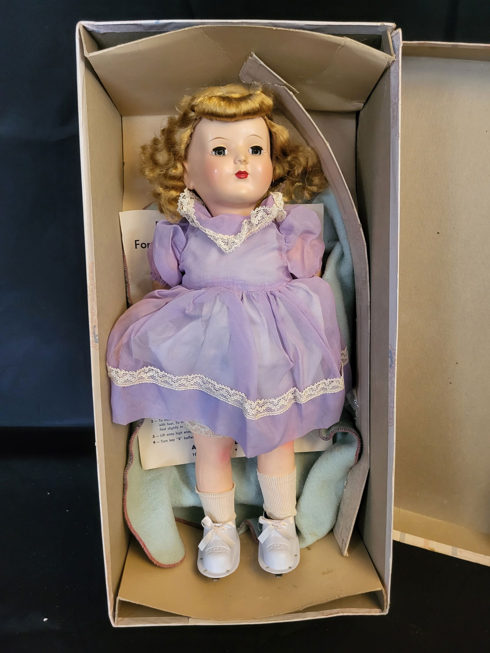 I00197 A Vintage Wanda the Walking Doll in Original Box (1 of 4)