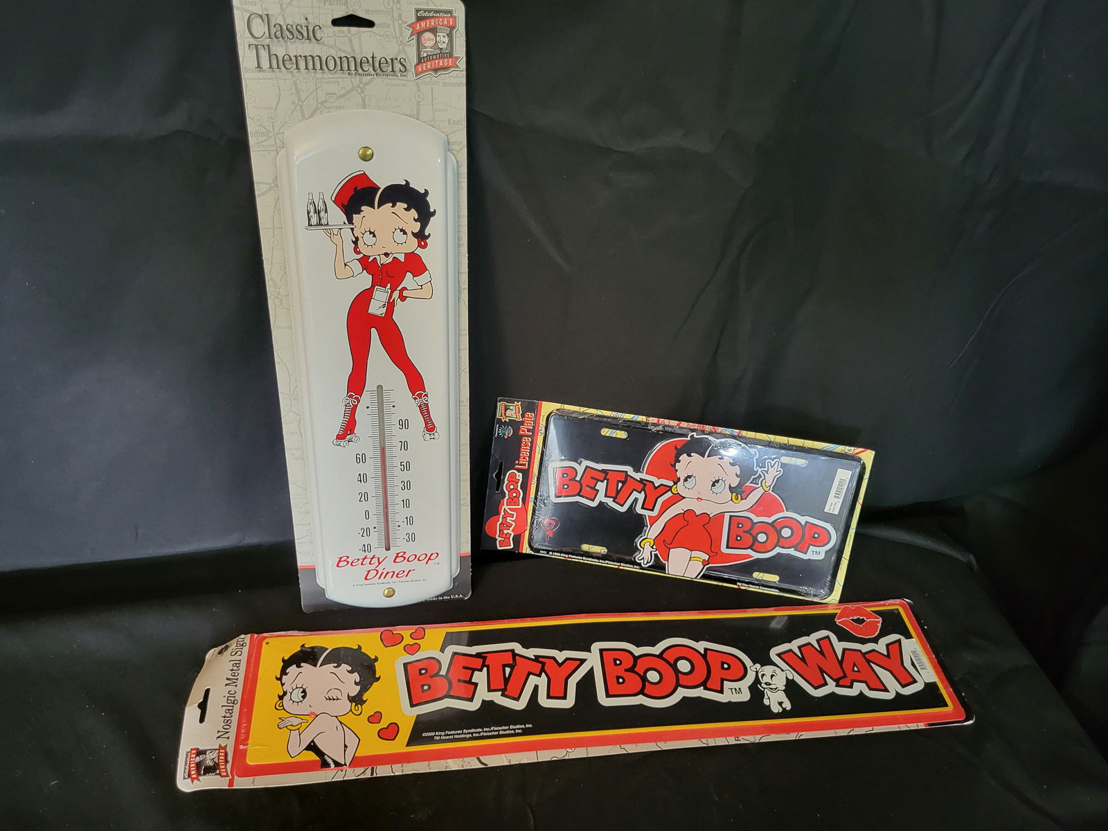 I00028 A Trio of Betty Boop Themed Metal Collectibles including a Diner Thermometer (1 of 4)
