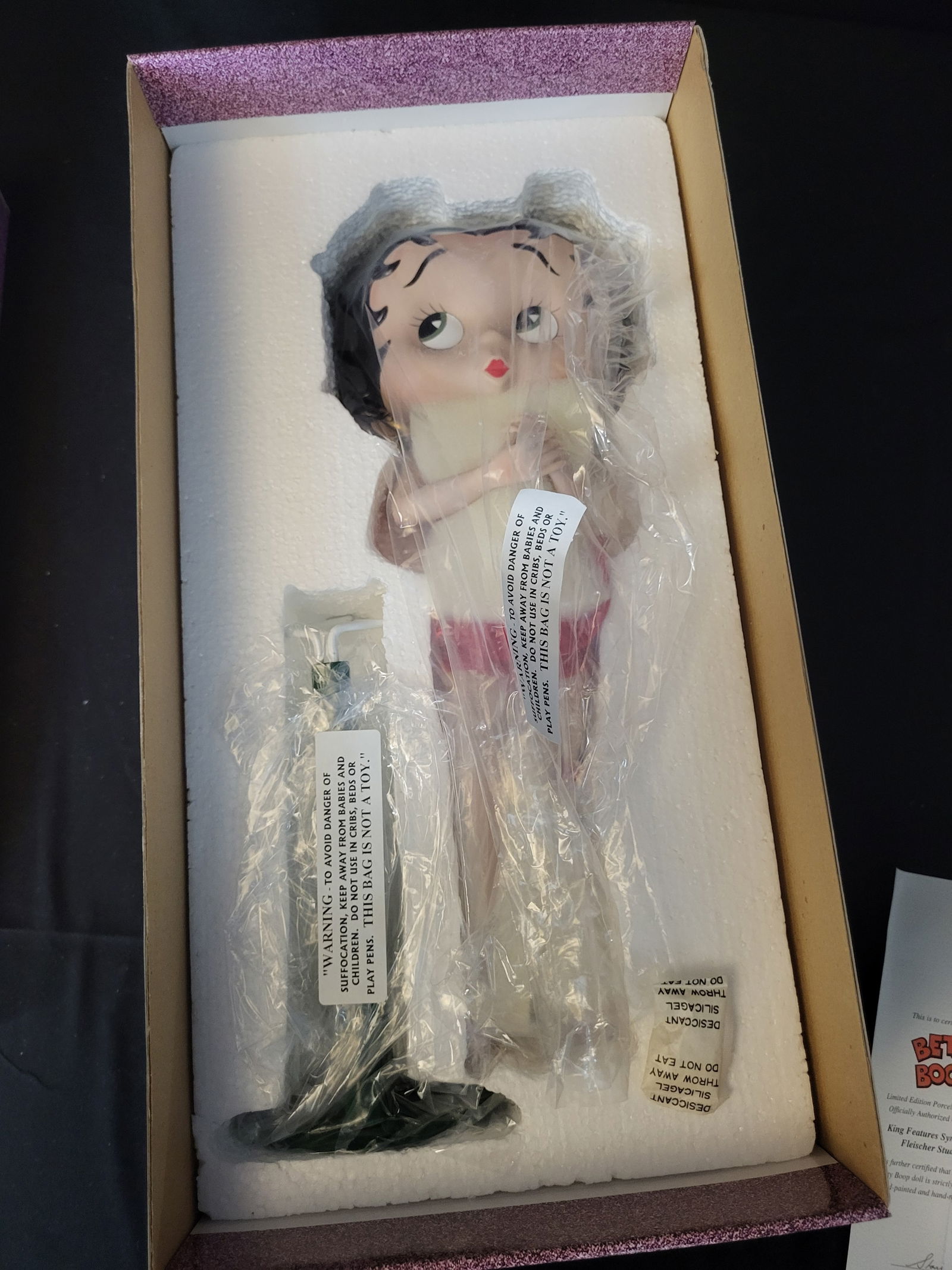 I00025 Stanton Arts Betty Boop It's a Wrap Limited Edition Porcelain Doll (1 of 7)