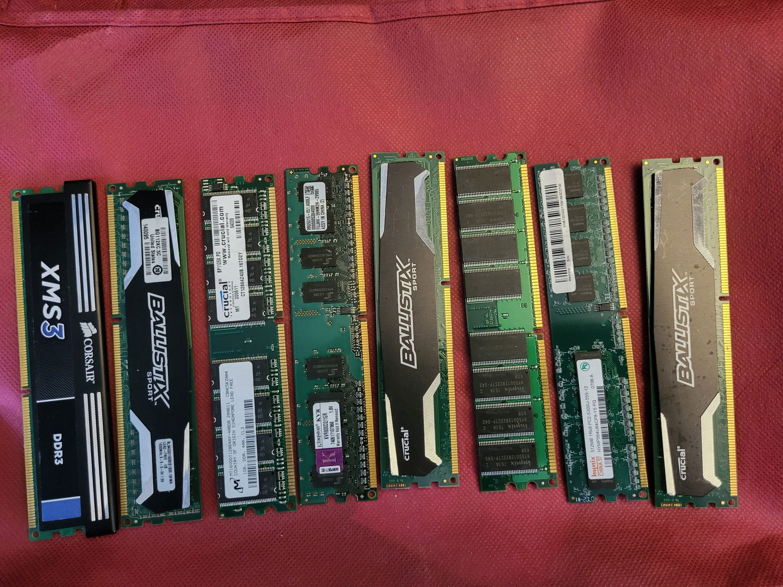 I00204 A Collection of Crucial Ballistix Sport and Assorted Desktop Computer RAM Modules (1 of 1)