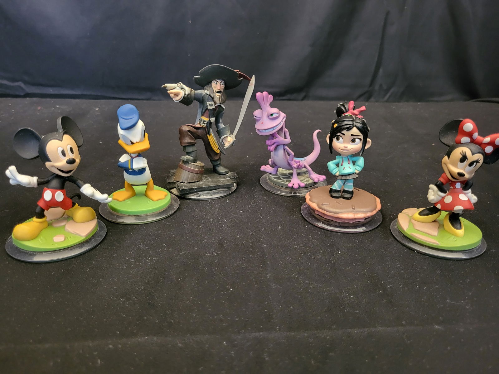 I00398 A Collection of Disney Infinity 1.0 Collectible Gaming Figures (1 of 1)
