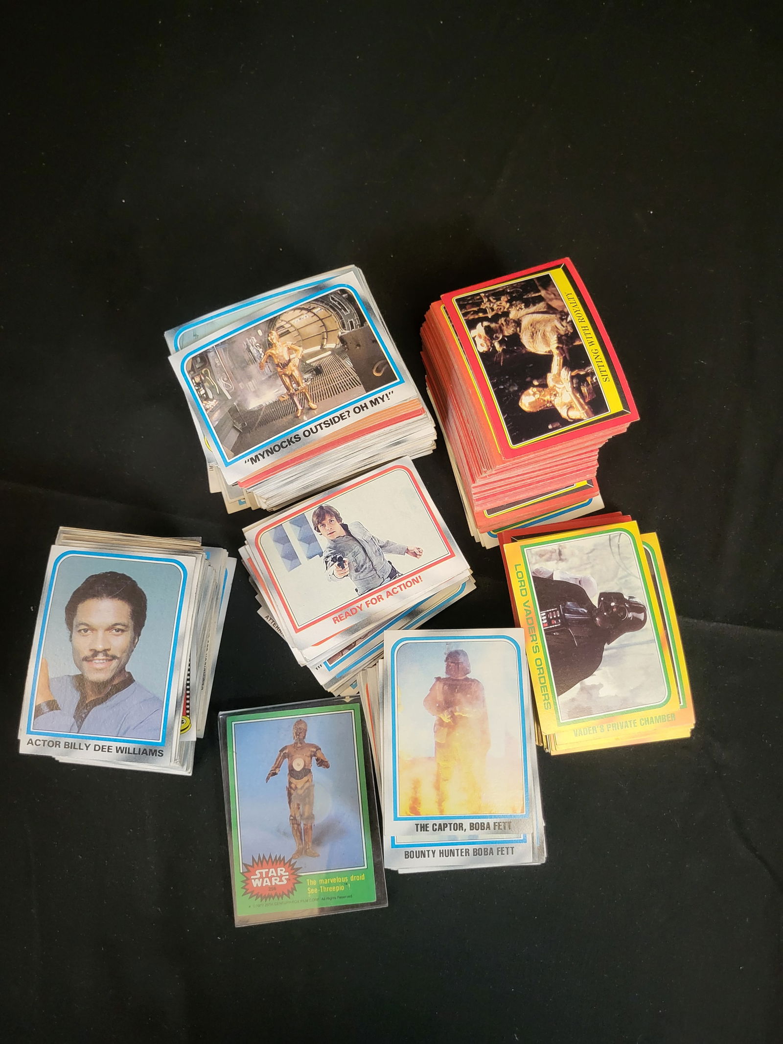 I00371 A Collection of Vintage Topps The Empire Strikes Back Trading Cards (1 of 2)