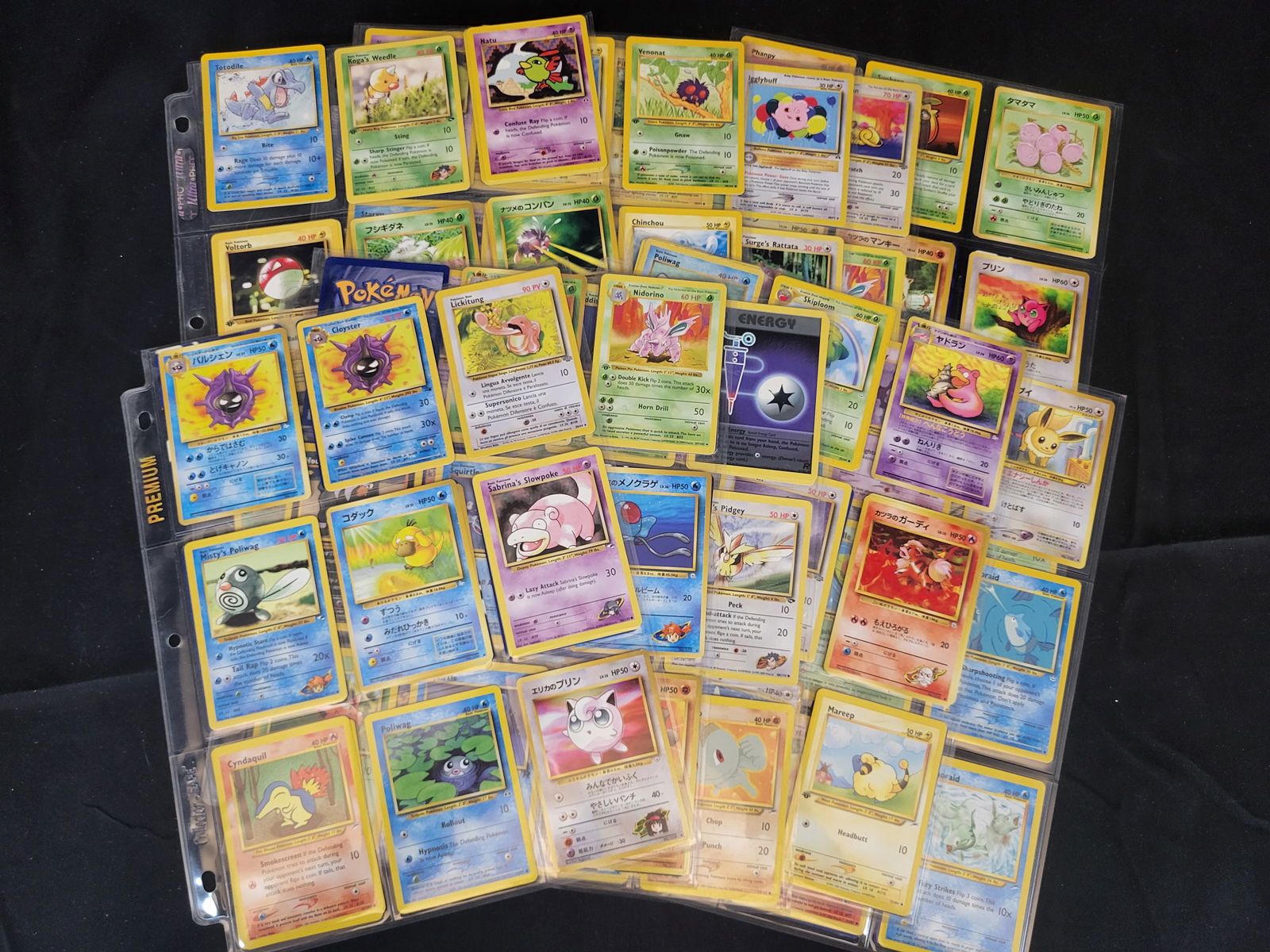 I00525 A Collection of Vintage Wizards of the Coast Pok?©mon Trading Cards (1 of 3)