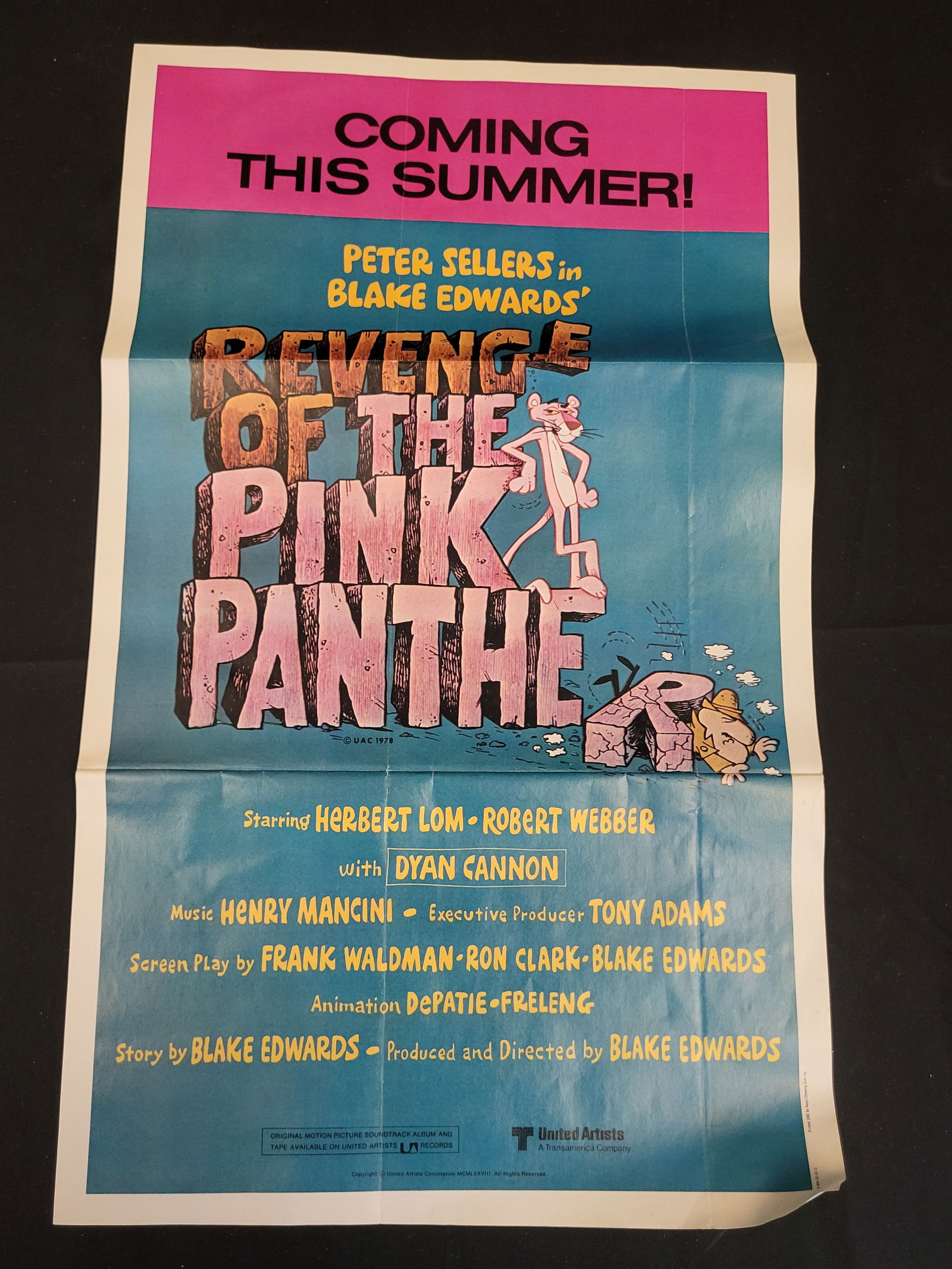 I00353 1981 Topps Chewing Gum Revenge of the Pink Panther Movie Poster Pin Up (1 of 2)