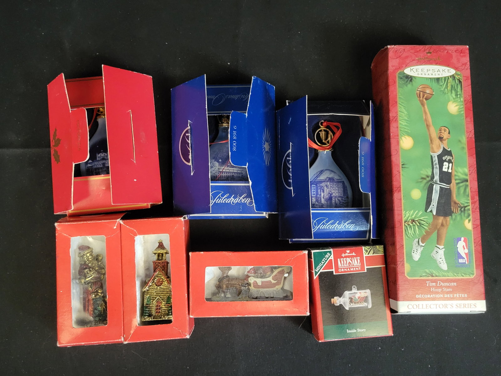 I00432 A Collection of Bing and Grondahl Juledraben and Hallmark Keepsake Ornaments (1 of 2)