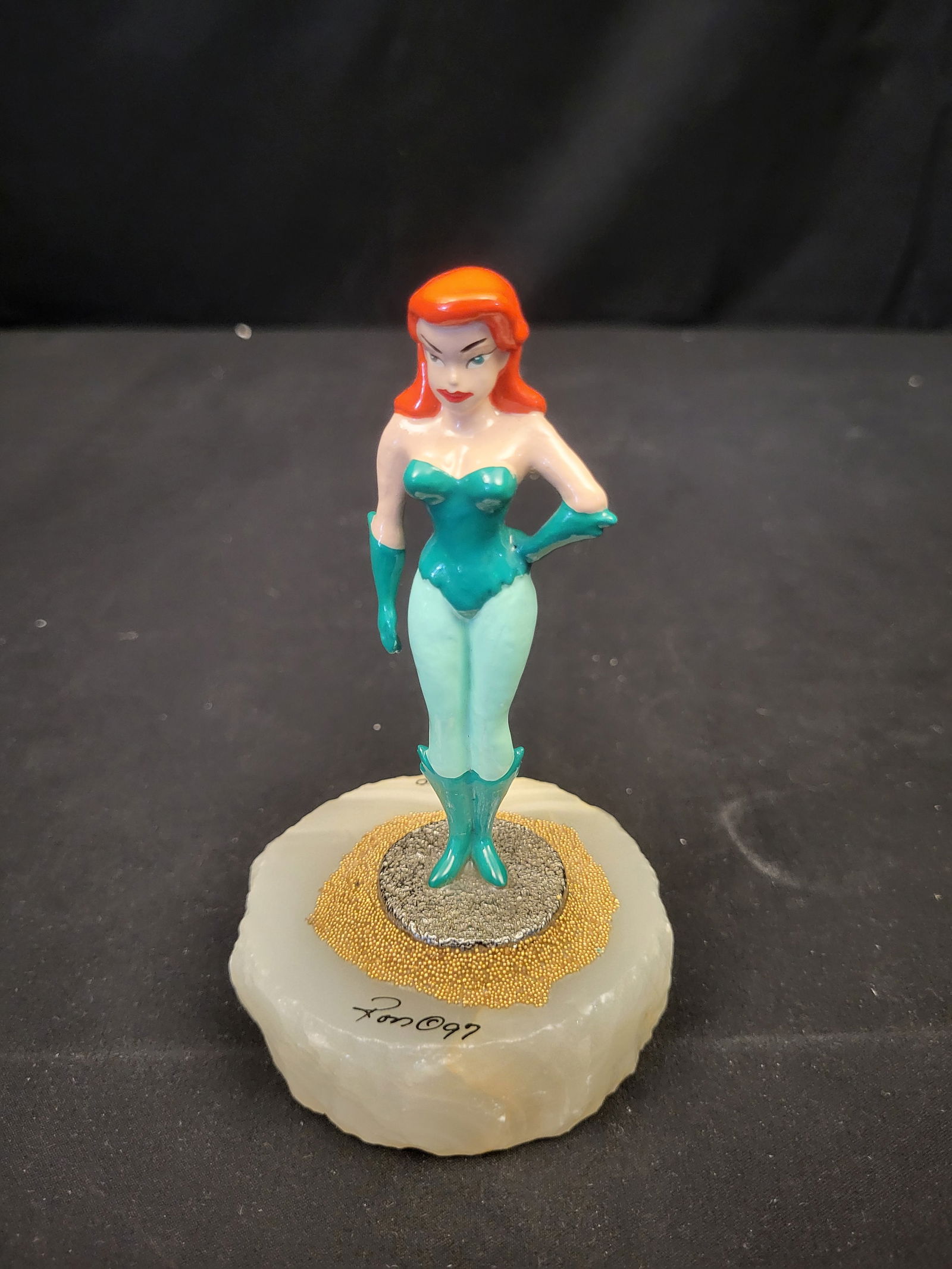 Ron Lee Poison Ivy Limited Edition Hand Painted Figurine: BID PER WHAT YOU SEE IN THE PHOTO, NOT THE AI GENERATED TITLES AND DESCRIPTIONS! A limited edition hand painted figurine by artist Ron Lee depicting the DC Comics character Poison Ivy. The figure is d