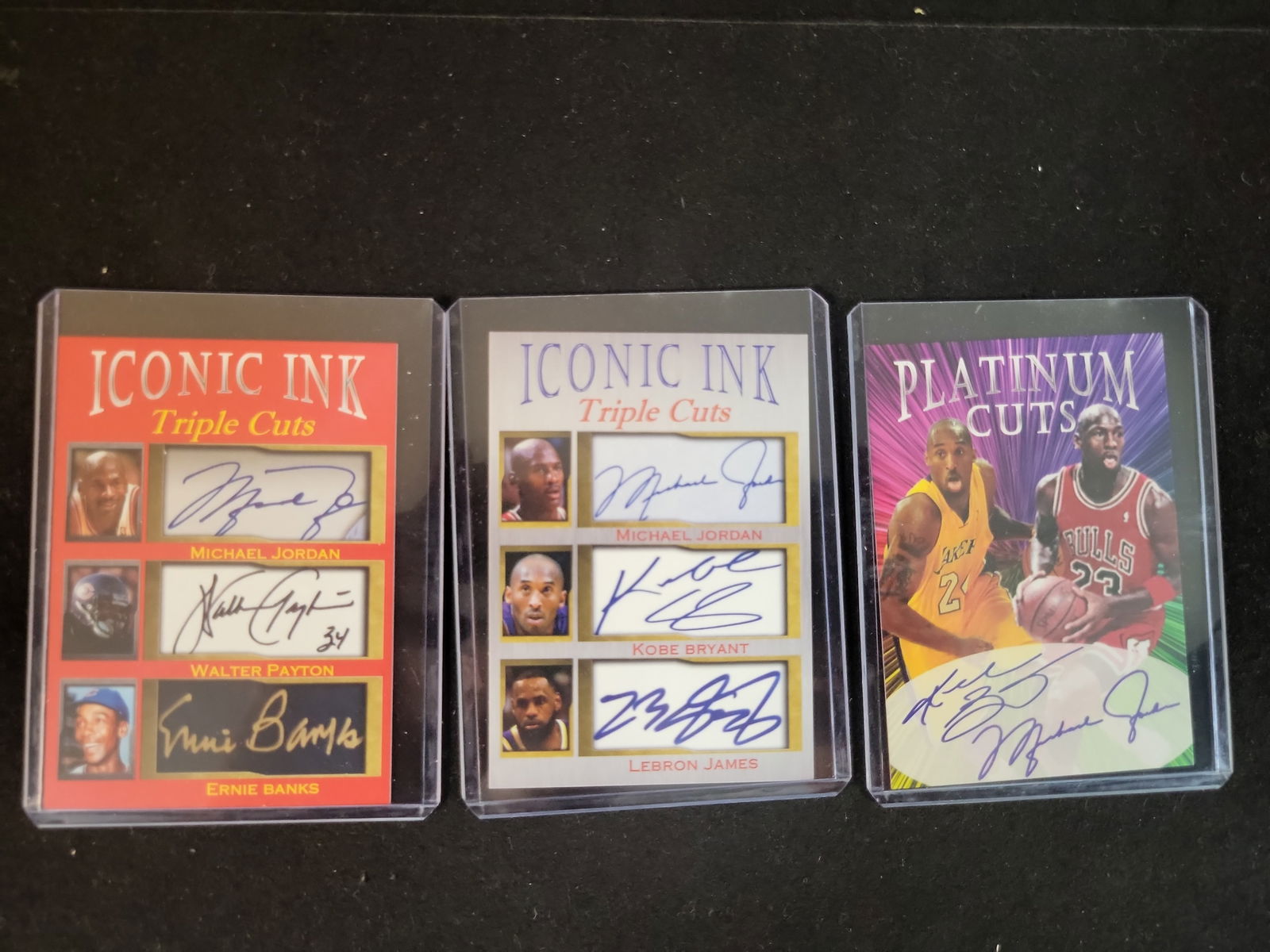 I01198 | Three Modern Iconic Ink and Platinum Cuts Multi-Player Facsimile Signature Cards: BID PER WHAT YOU SEE IN THE PHOTO, NOT THE AI GENERATED TITLES AND DESCRIPTIONS! Three Modern Iconic Ink and Platinum Cuts Multi-Player Facsimile Signature Cards Iconic Ink and Platinum Cuts, Modern P