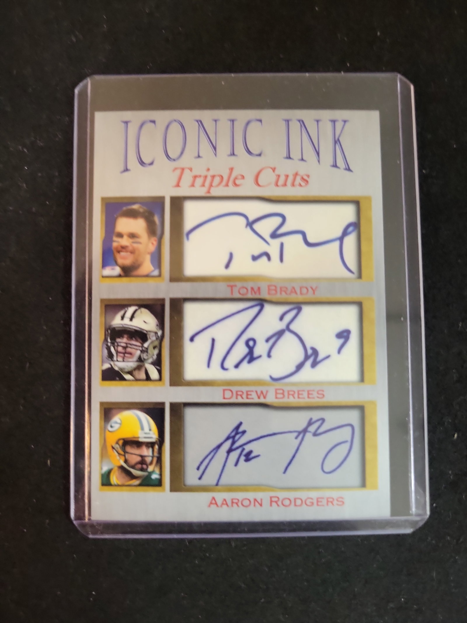 I01205 | Undated Iconic Ink Triple Cuts Tom Brady, Drew Brees, and Aaron Rodgers Facsimile Autograph: BID PER WHAT YOU SEE IN THE PHOTO, NOT THE AI GENERATED TITLES AND DESCRIPTIONS! Undated Iconic Ink Triple Cuts Tom Brady, Drew Brees, and Aaron Rodgers Facsimile Autograph Card Brand: Iconic Ink. Yea