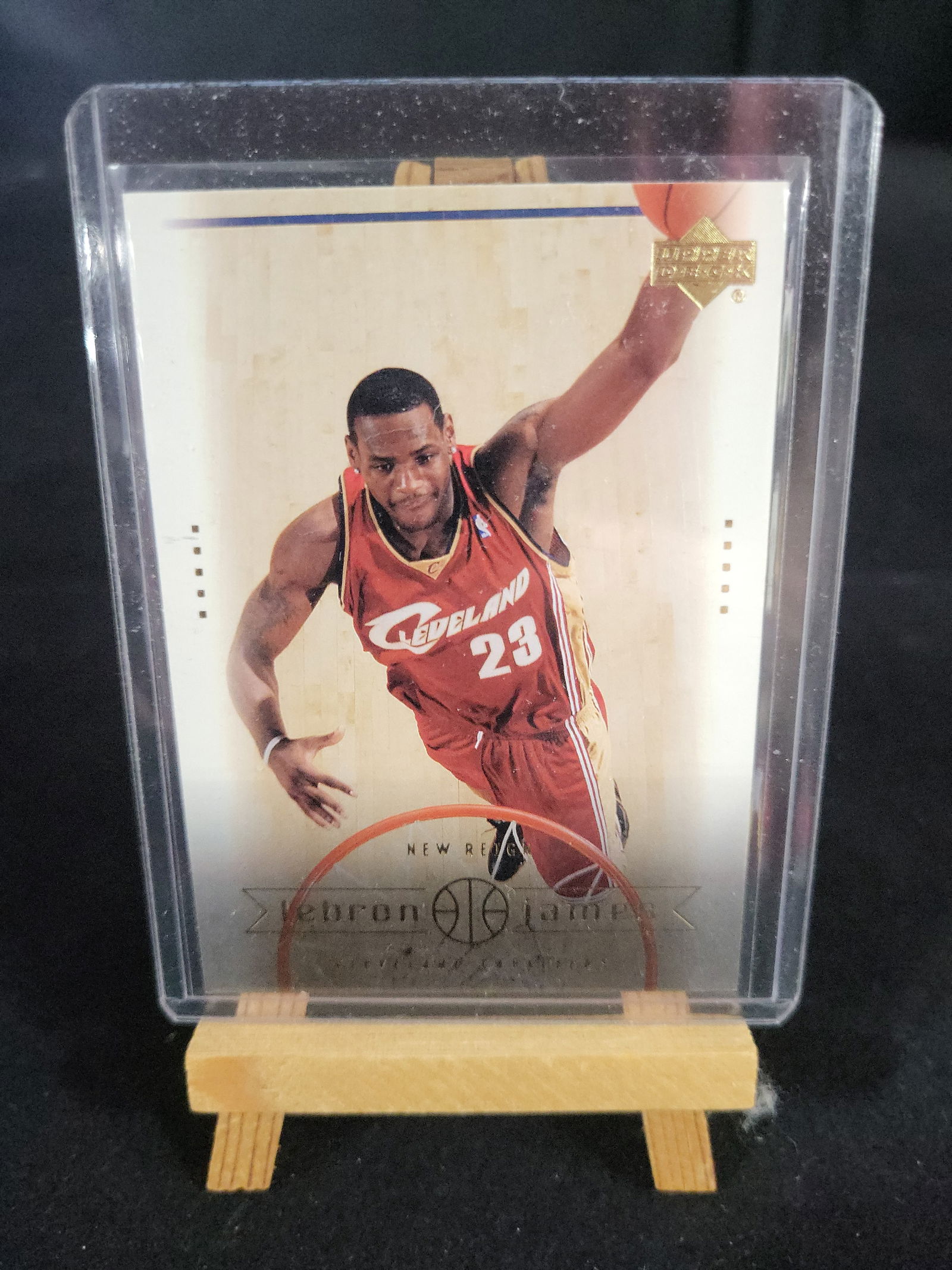 I01113 | 2003-04 Upper Deck LeBron James New Reign Rookie Insert Card #28 Raw (1 of 4)