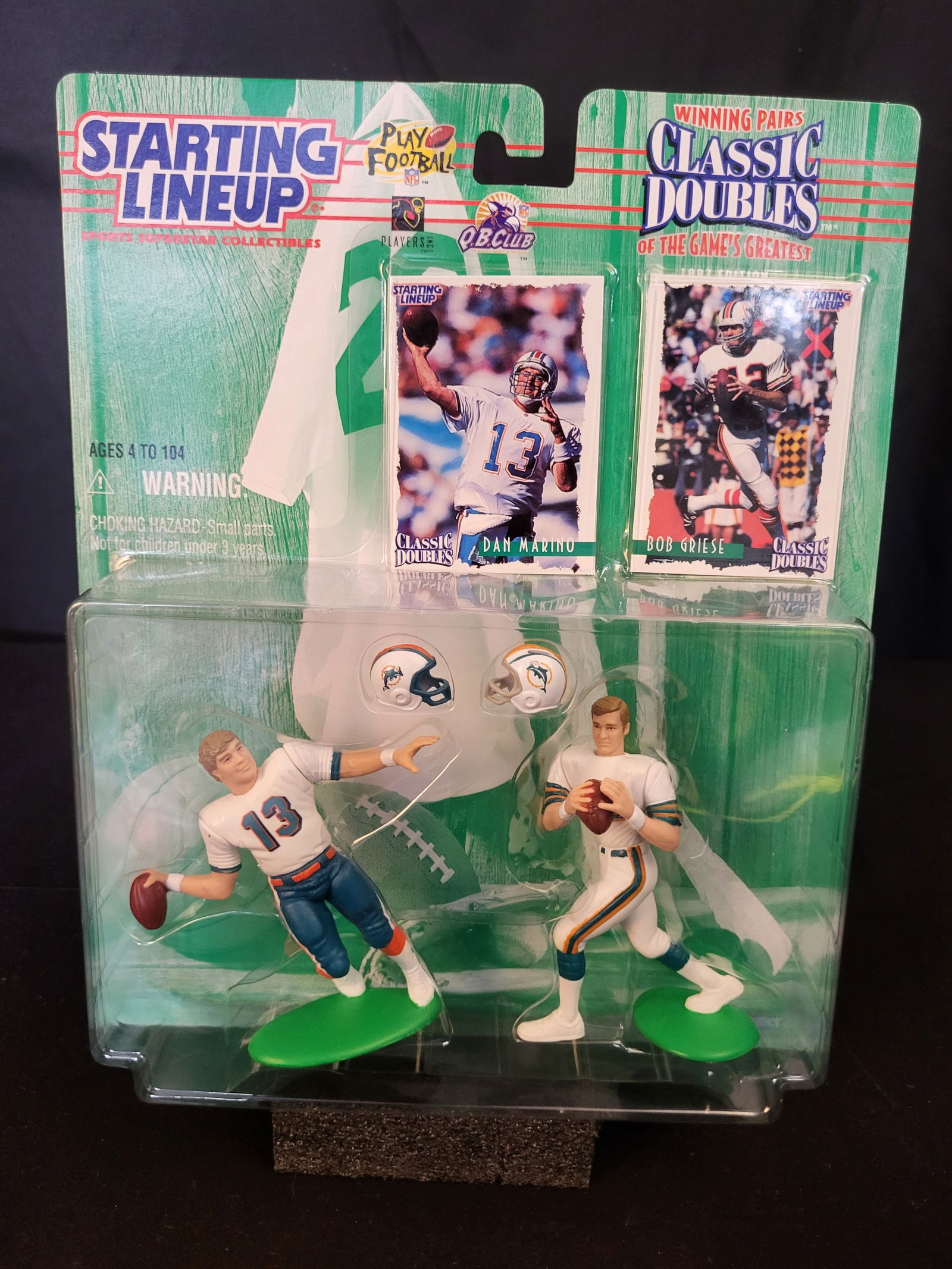 I00611 | 1997 Kenner Starting Lineup Classic Doubles Dan Marino and Bob Griese Action Figure Set: BID PER WHAT YOU SEE IN THE PHOTO, NOT THE AI GENERATED TITLES AND DESCRIPTIONS! 1997 Kenner Starting Lineup Classic Doubles Dan Marino and Bob Griese Action Figure SetThis 1997 Kenner Starting Lineup