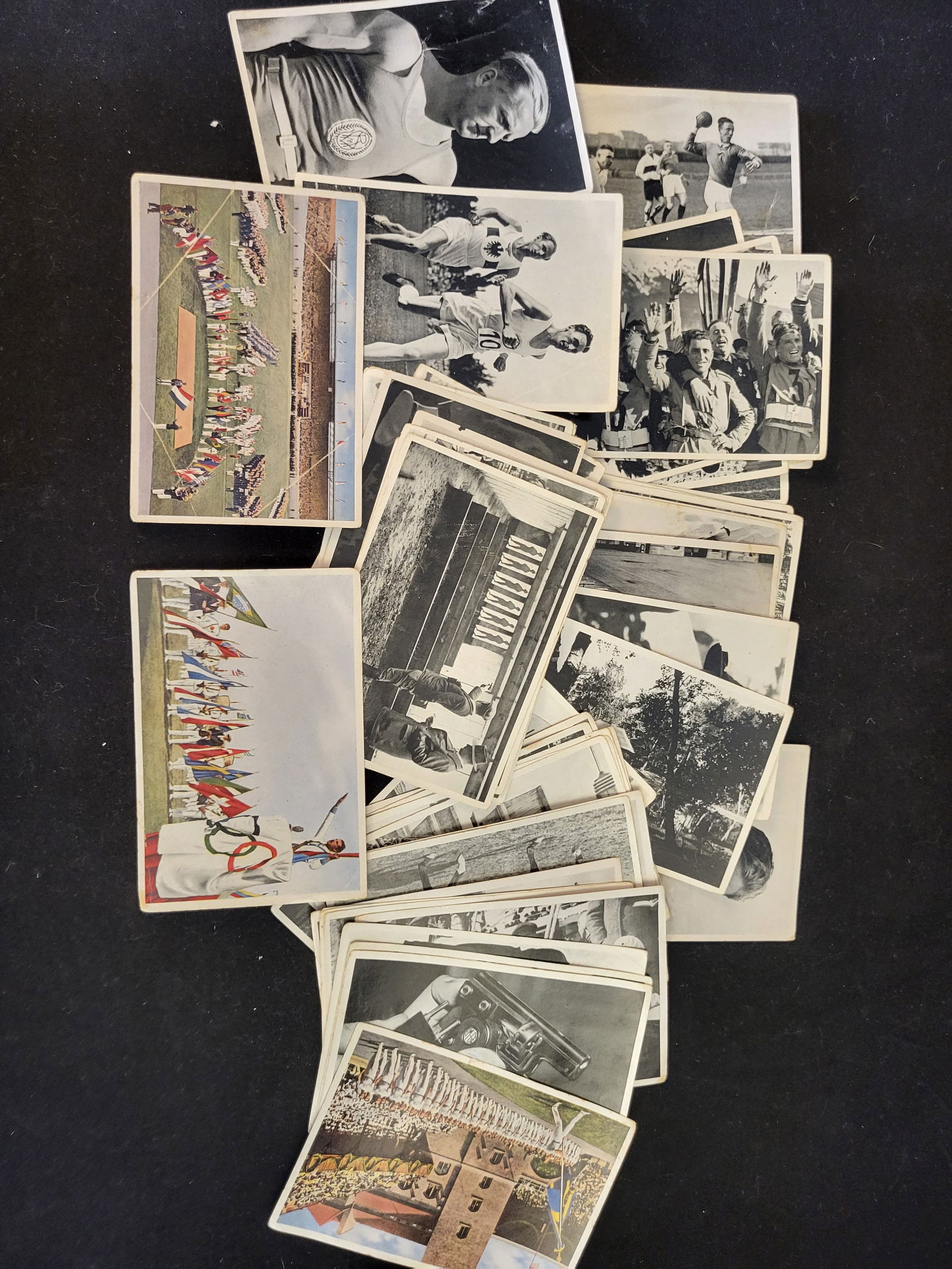 I00628 | A Collection of German 1936 Olympic Sammelwerk Nr. 13 Collector Cards (1 of 12)