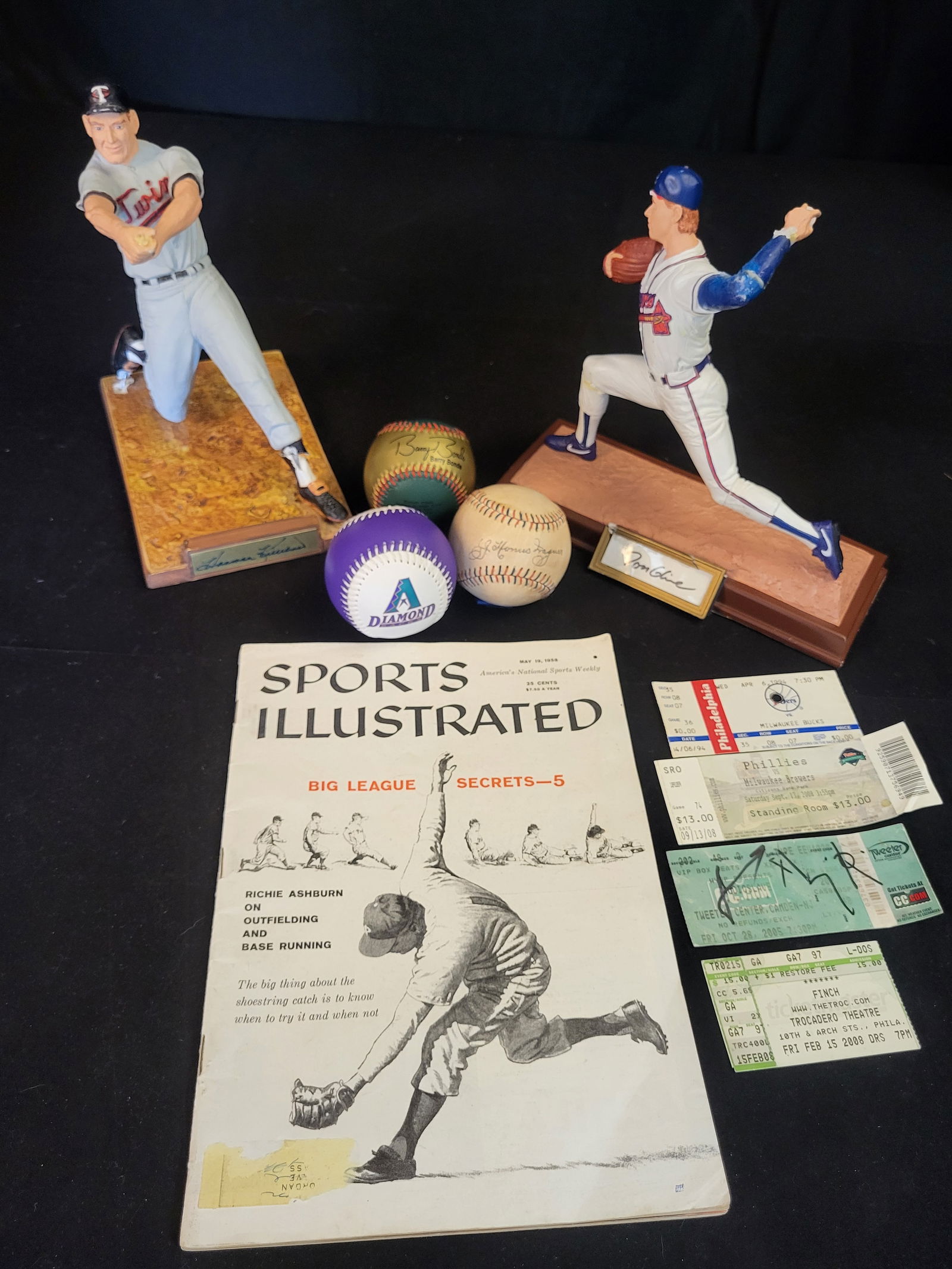 I00654 | An Assortment of Baseball Memorabilia and Sports Ephemera (1 of 20)