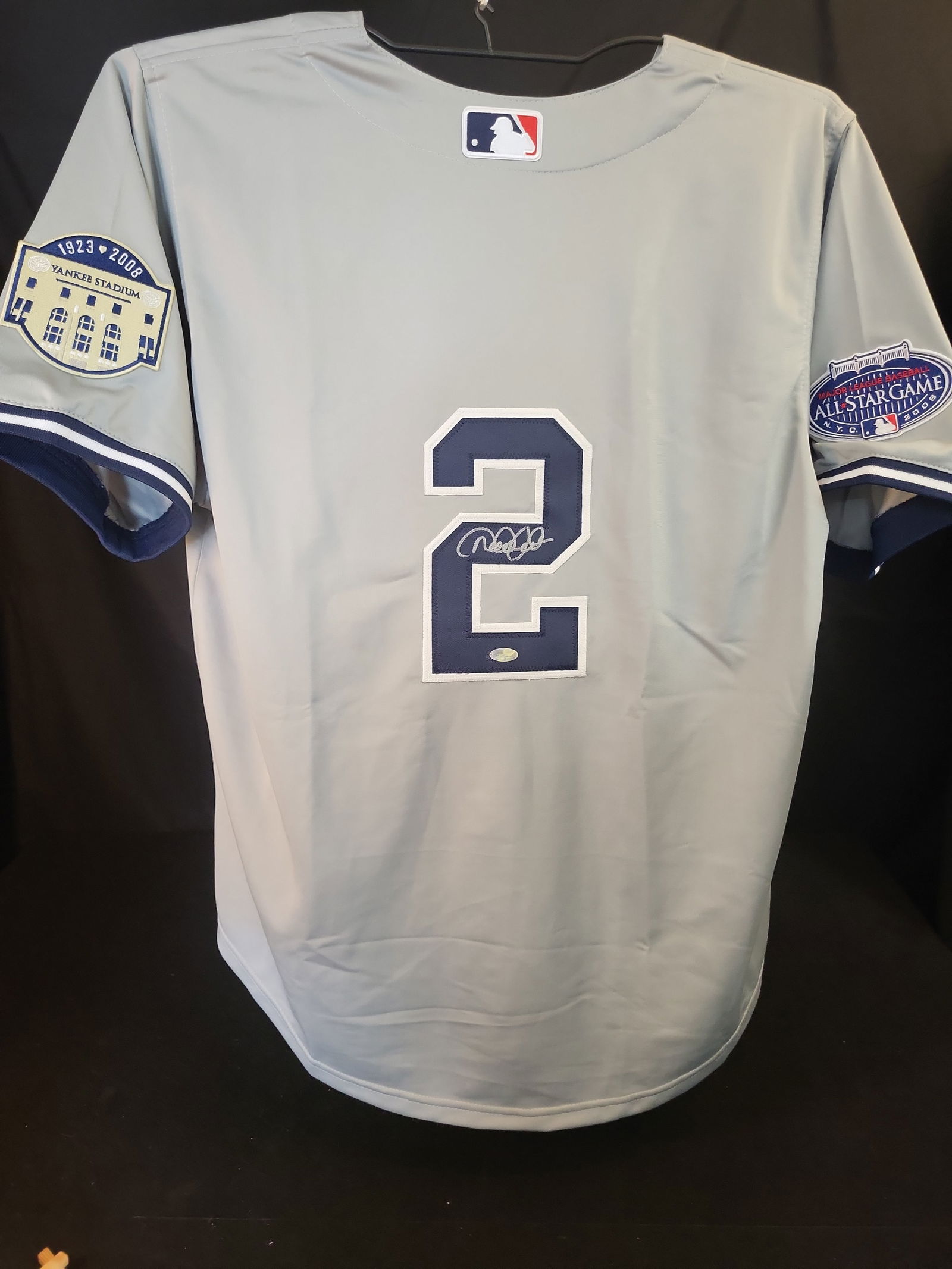 I01244 | Derek Jeter Signed New York Yankees 2008 MLB All-Star Game Jersey, Steiner Authenticated: BID PER WHAT YOU SEE IN THE PHOTO, NOT THE AI GENERATED TITLES AND DESCRIPTIONS! Derek Jeter Signed New York Yankees 2008 MLB All-Star Game Jersey, Steiner Authenticated This professional-style gray r