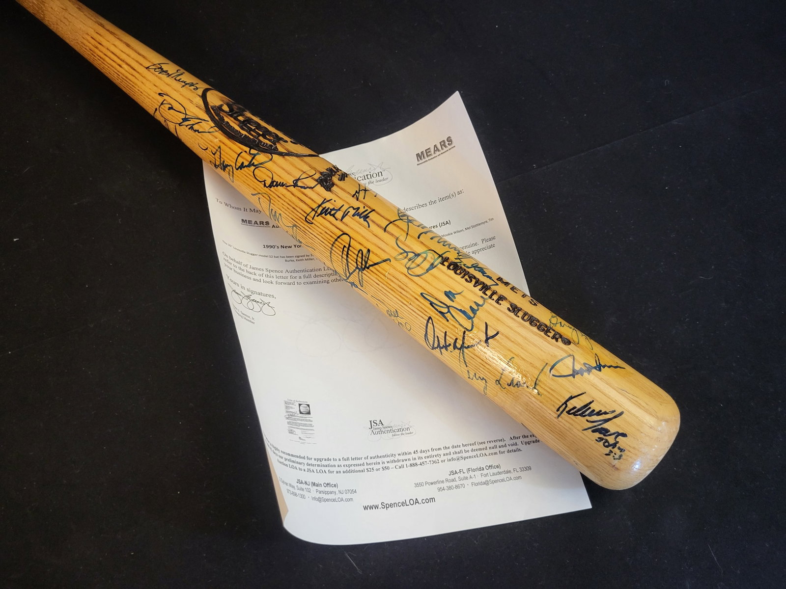 I00603 | 1990s New York Mets Team-Signed Louisville Slugger S2 Baseball Bat: BID PER WHAT YOU SEE IN THE PHOTO, NOT THE AI GENERATED TITLES AND DESCRIPTIONS! 1990s New York Mets Team-Signed Louisville Slugger S2 Baseball Bat This 1990s New York Mets team-signed memorabilia pie