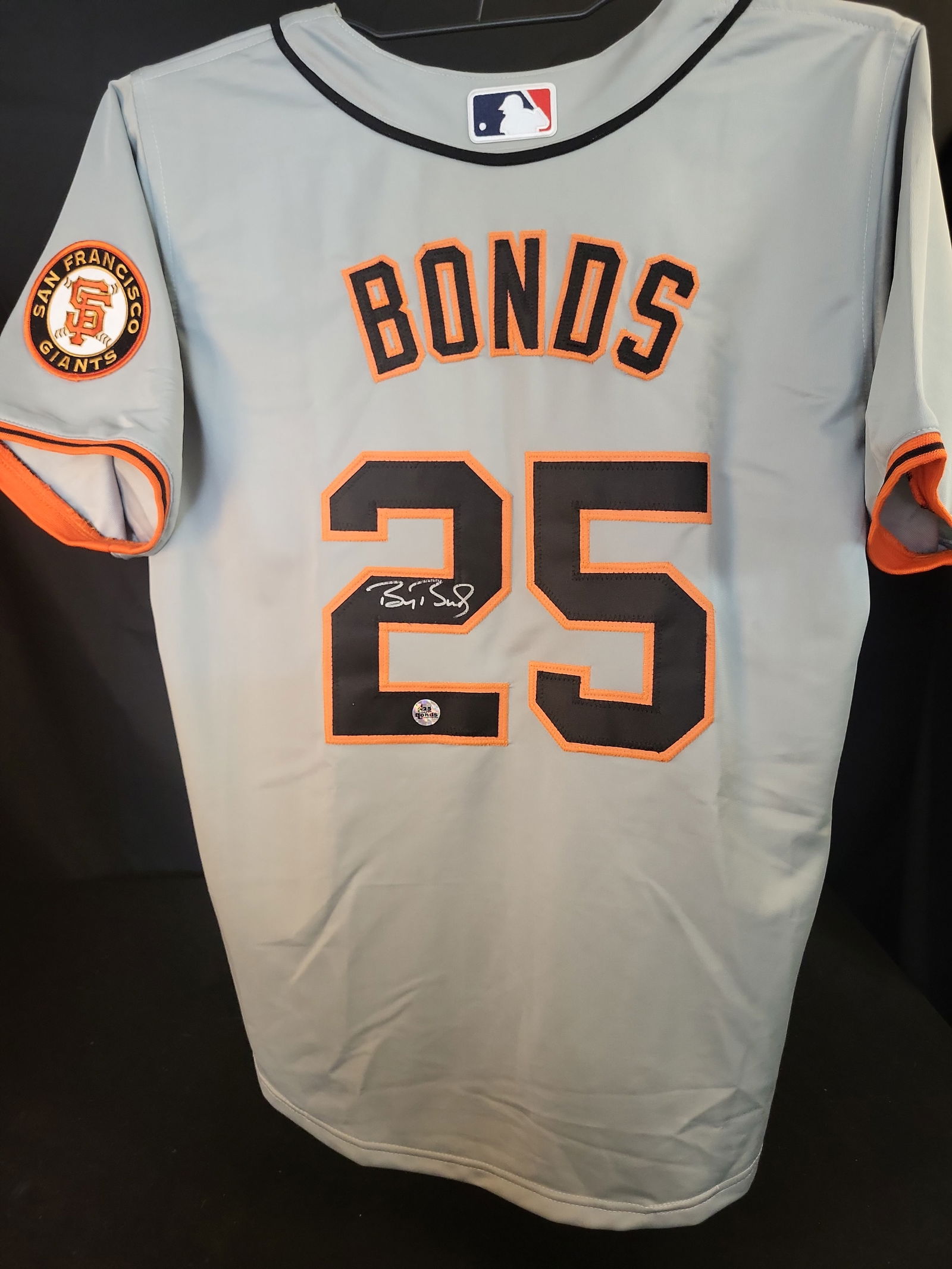 I01243 | Barry Bonds Signed San Francisco Giants Road Jersey, Barry Bonds Authenticated: BID PER WHAT YOU SEE IN THE PHOTO, NOT THE AI GENERATED TITLES AND DESCRIPTIONS! Barry Bonds Signed San Francisco Giants Road Jersey, Barry Bonds Authenticated This is a San Francisco Giants road grey