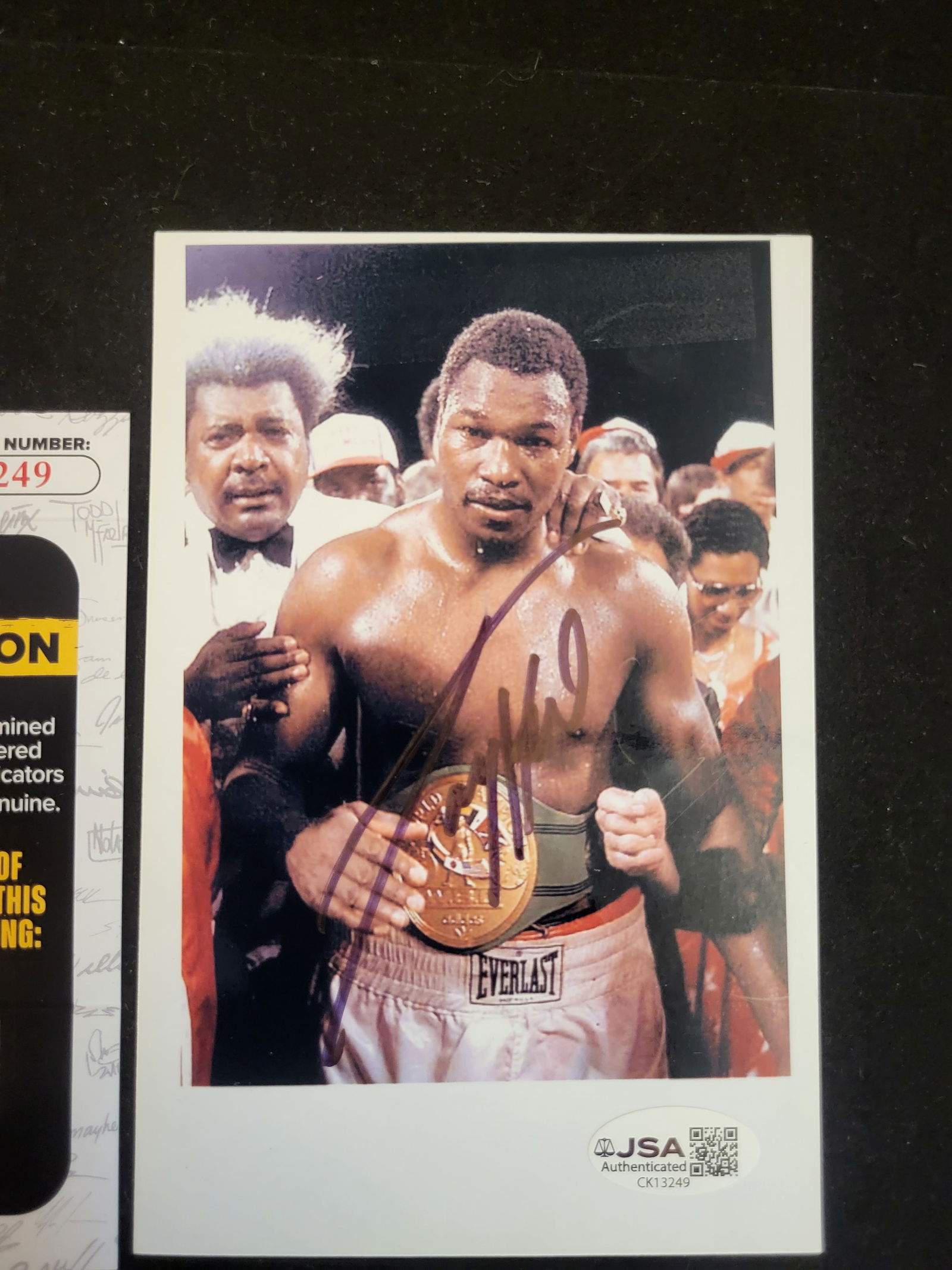 I00760 | Larry Holmes Signed Photograph with JSA Certification: BID PER WHAT YOU SEE IN THE PHOTO, NOT THE AI GENERATED TITLES AND DESCRIPTIONS! Larry Holmes Signed Photograph with JSA Certification A signed color photograph depicting heavyweight boxing champion L