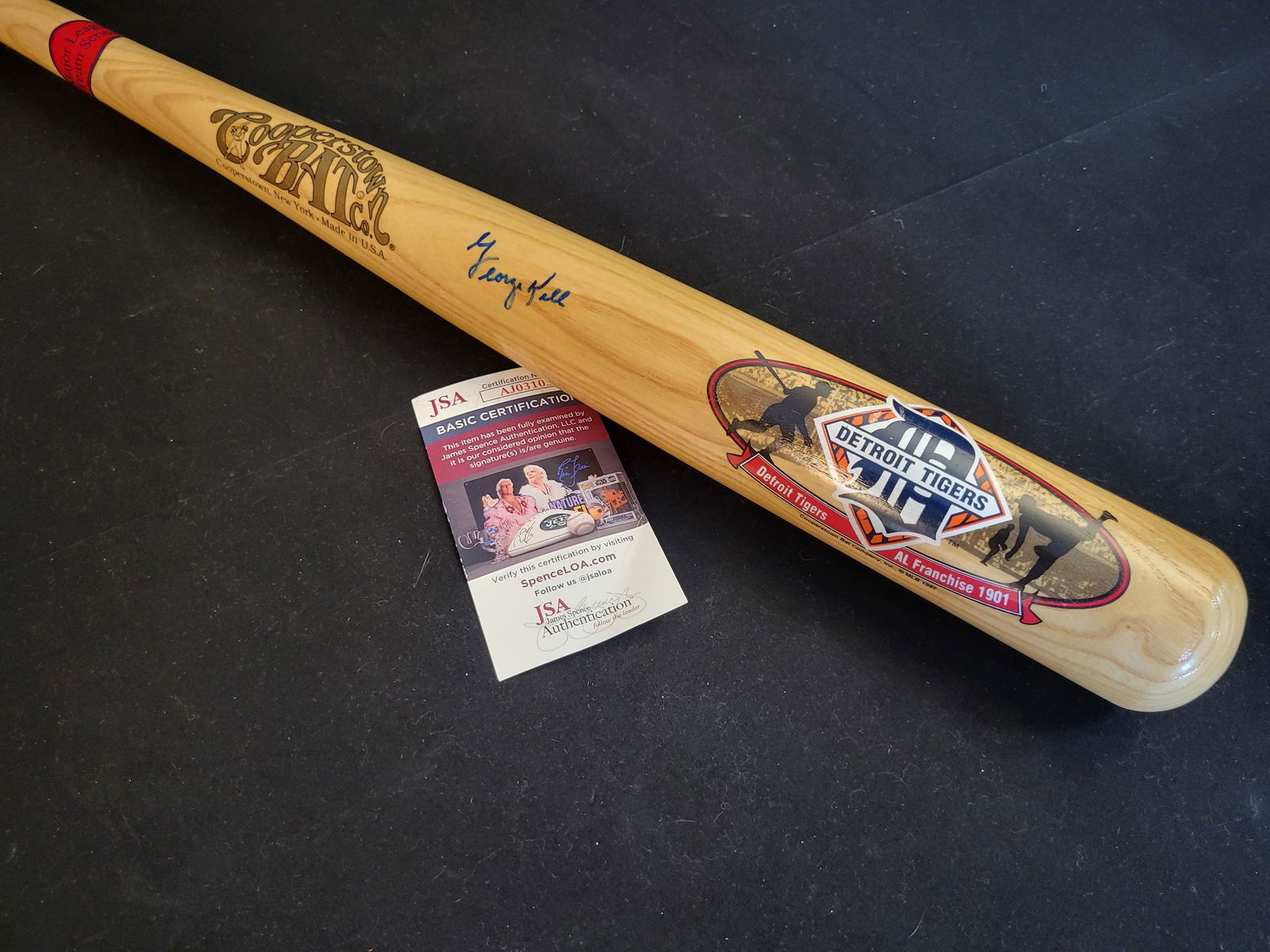 I00595 | Cooperstown Bat Co. Detroit Tigers George Kell Autographed Commemorative Bat: BID PER WHAT YOU SEE IN THE PHOTO, NOT THE AI GENERATED TITLES AND DESCRIPTIONS! Cooperstown Bat Co. Detroit Tigers George Kell Autographed Commemorative Bat A commemorative wooden baseball bat manufa