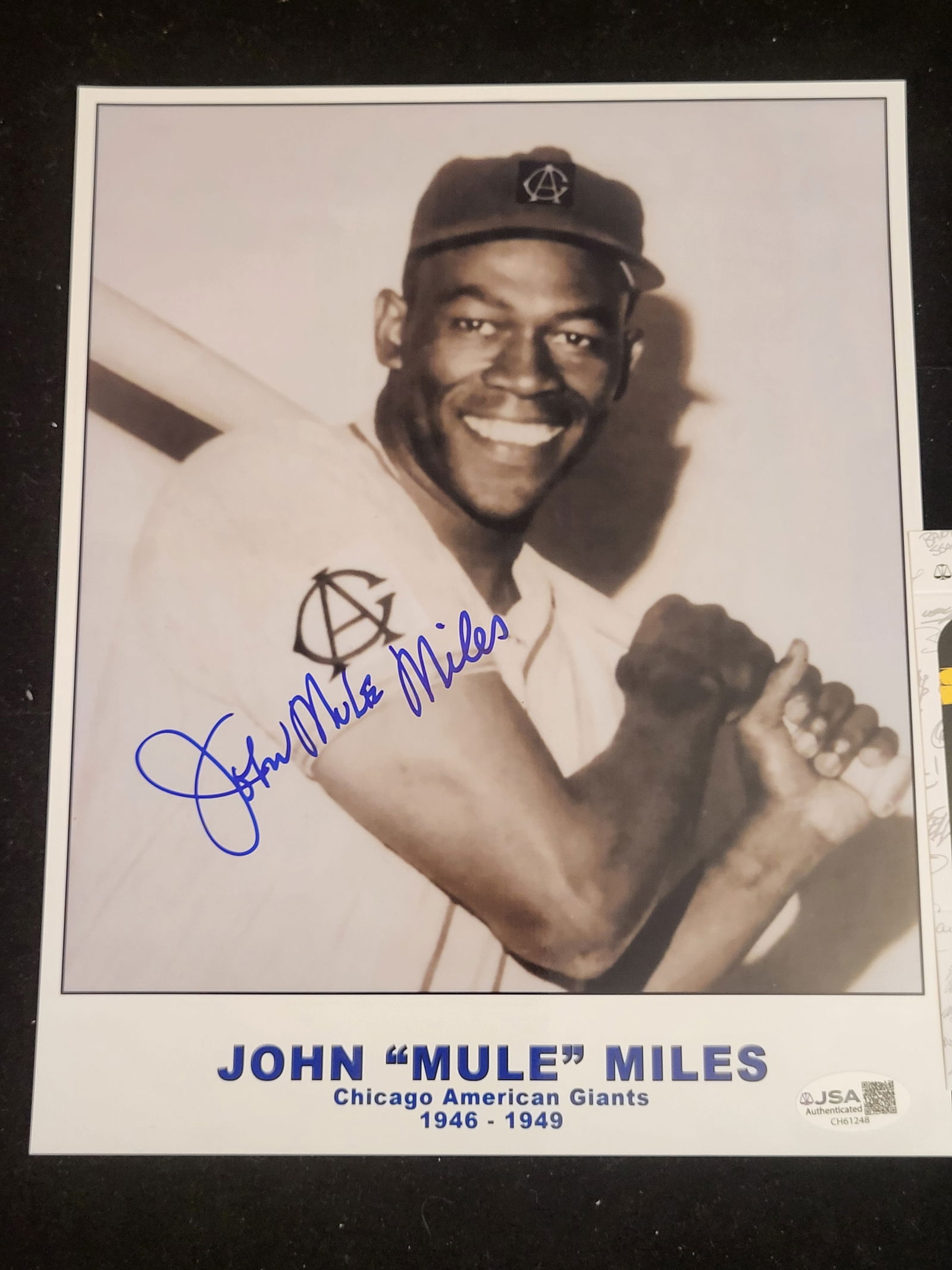 I00724 | An Autographed Photograph of John Mule Miles Chicago American Giants: BID PER WHAT YOU SEE IN THE PHOTO, NOT THE AI GENERATED TITLES AND DESCRIPTIONS! An Autographed Photograph of John Mule Miles Chicago American GiantsA black and white photograph depicting Negro League