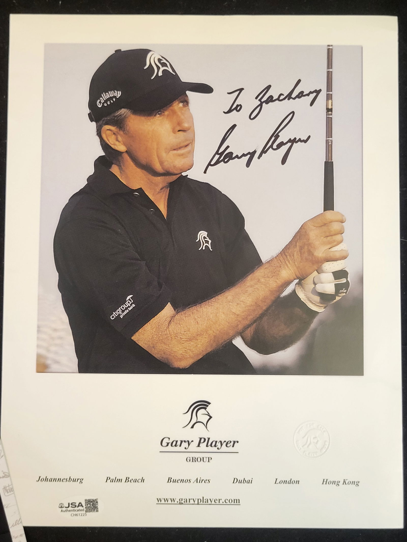 I00791 | Gary Player Autographed Color Photograph with JSA Authentication: BID PER WHAT YOU SEE IN THE PHOTO, NOT THE AI GENERATED TITLES AND DESCRIPTIONS! Gary Player Autographed Color Photograph with JSA Authentication This lot features a personalized, autographed color ph