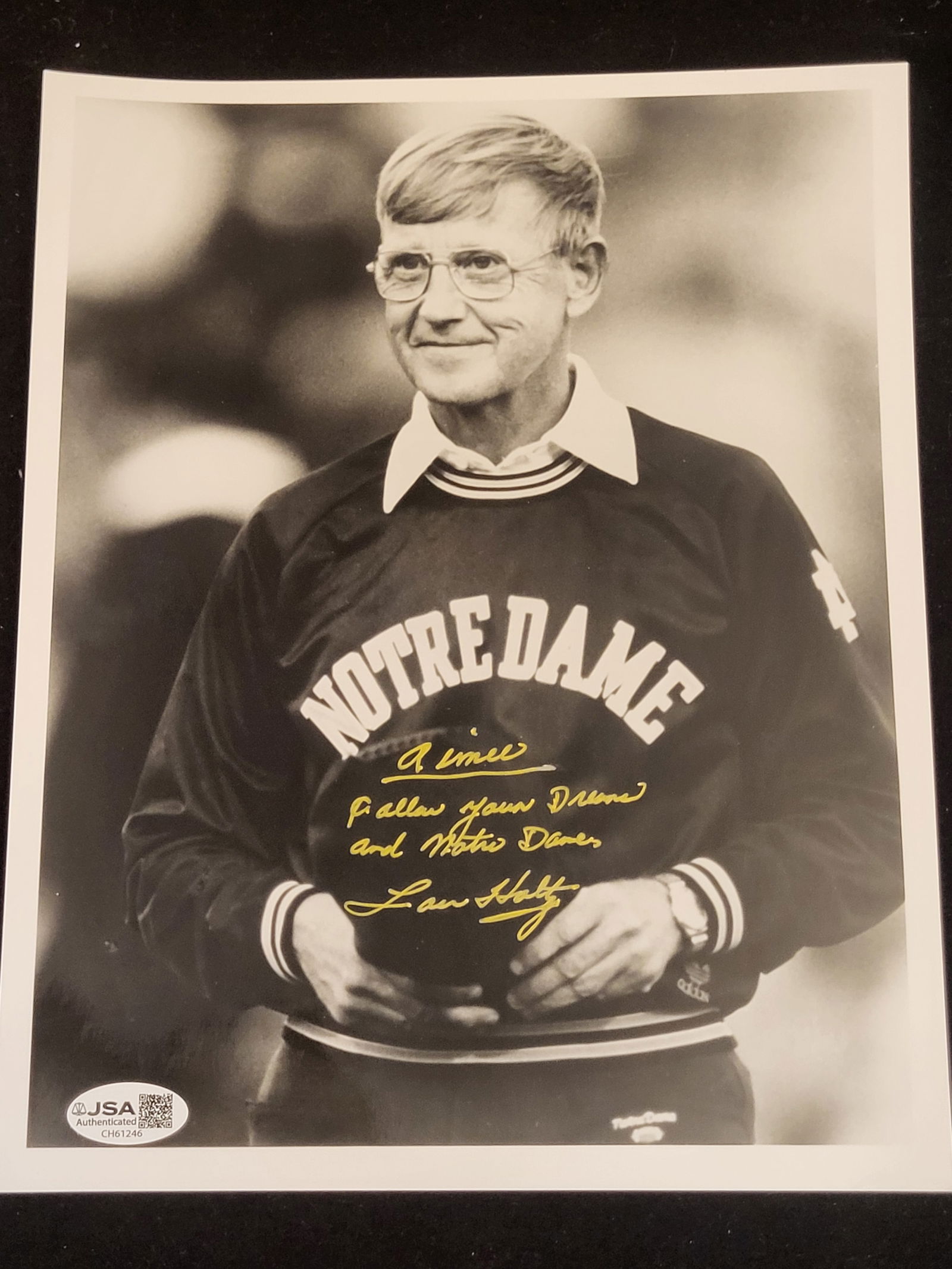 I00766 | Lou Holtz Autographed Notre Dame Black and White Photograph with JSA Certification: BID PER WHAT YOU SEE IN THE PHOTO, NOT THE AI GENERATED TITLES AND DESCRIPTIONS! Lou Holtz Autographed Notre Dame Black and White Photograph with JSA CertificationThis autographed black and white phot