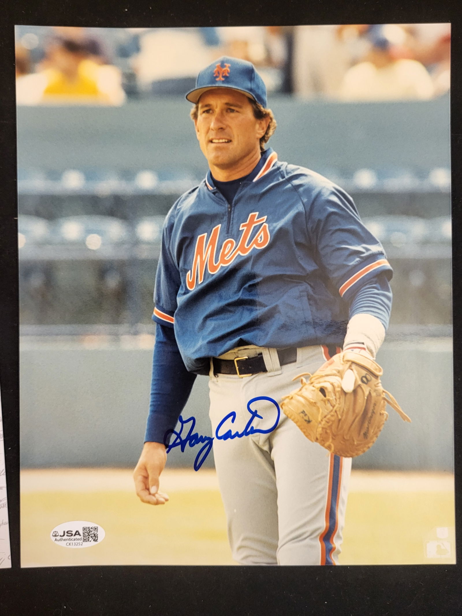 I00762 | Gary Carter Autographed New York Mets 8x10 JSA: BID PER WHAT YOU SEE IN THE PHOTO, NOT THE AI GENERATED TITLES AND DESCRIPTIONS! Gary Carter Autographed New York Mets 8x10 JSA A color 8x10 photograph of National Baseball Hall of Fame catcher Gary C