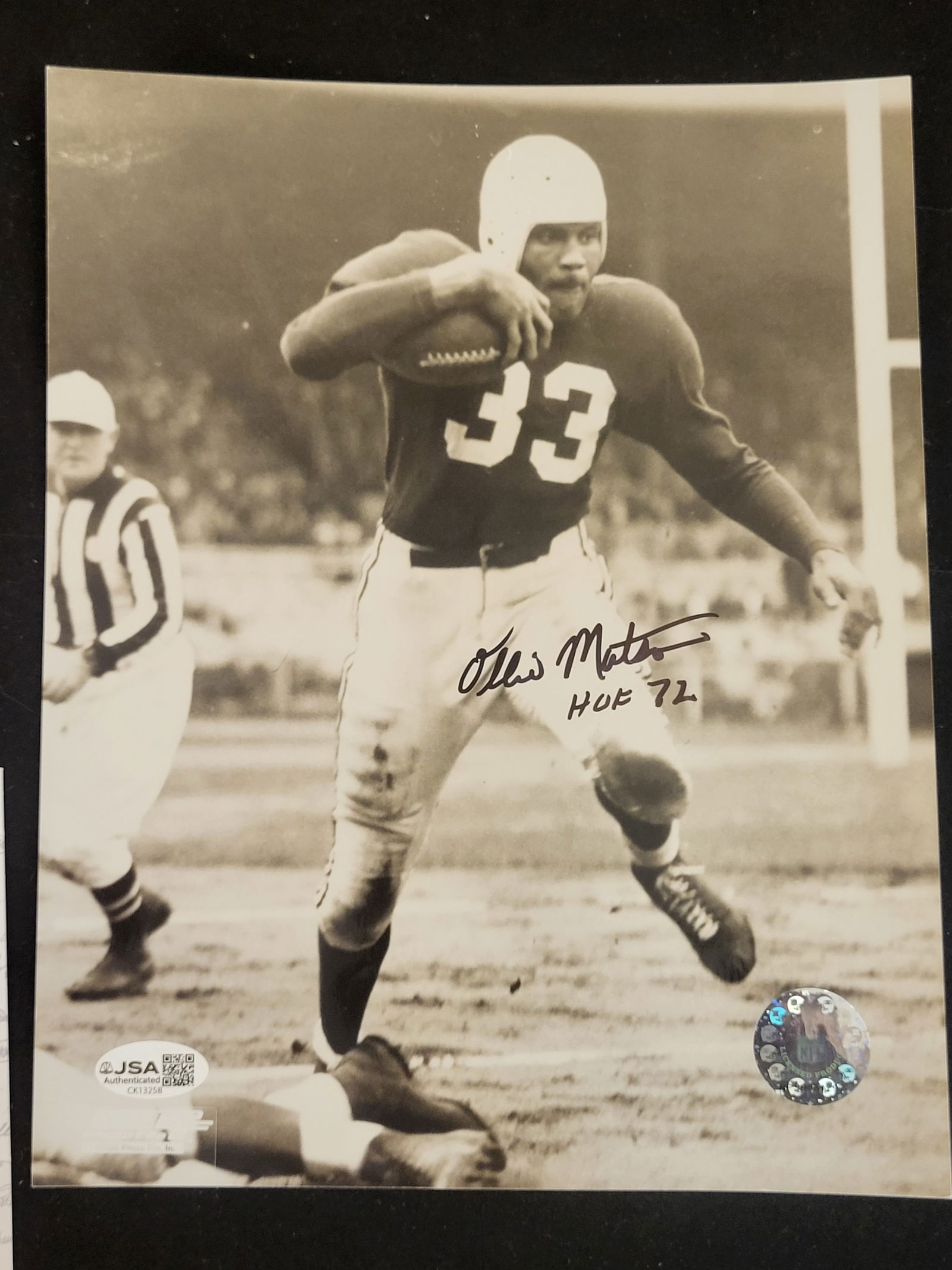 I00787 | Ollie Matson Autographed 8x10 Football Photograph with JSA Certification: BID PER WHAT YOU SEE IN THE PHOTO, NOT THE AI GENERATED TITLES AND DESCRIPTIONS! Ollie Matson Autographed 8x10 Football Photograph with JSA CertificationA black and white action photograph hand-signed