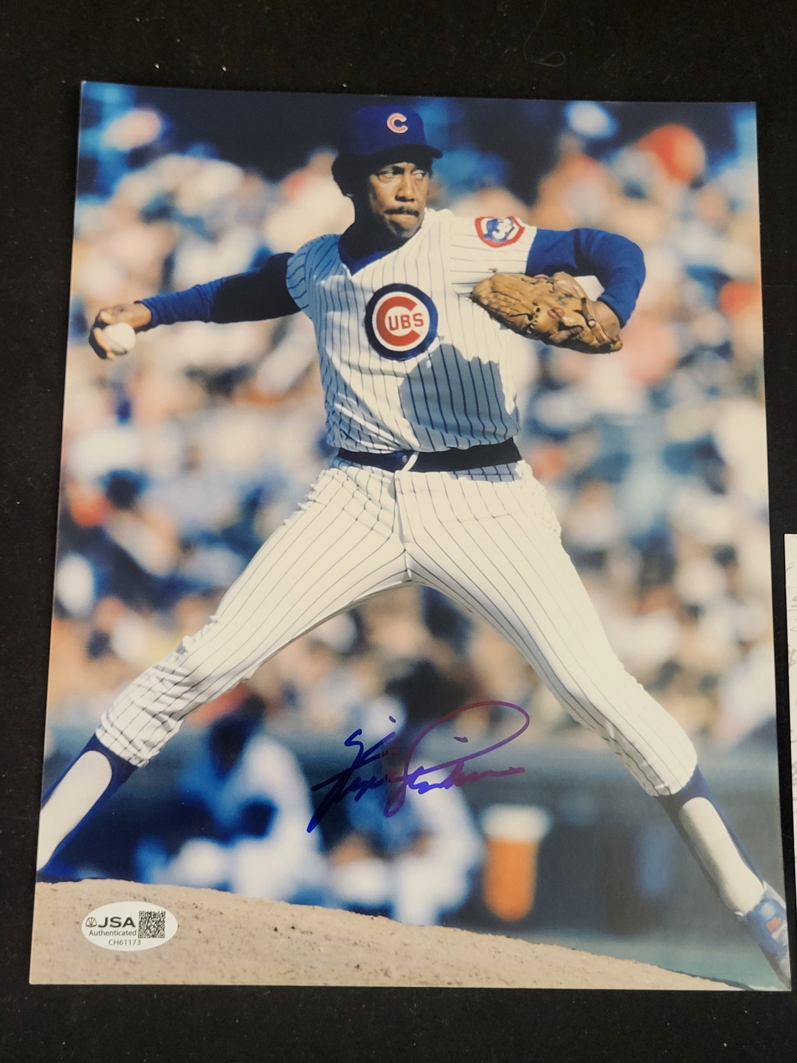 I00730 | Autographed Lee Smith Chicago Cubs Photograph with JSA Authentication: BID PER WHAT YOU SEE IN THE PHOTO, NOT THE AI GENERATED TITLES AND DESCRIPTIONS! Autographed Lee Smith Chicago Cubs Photograph with JSA Authentication An autographed color photograph featuring pitcher